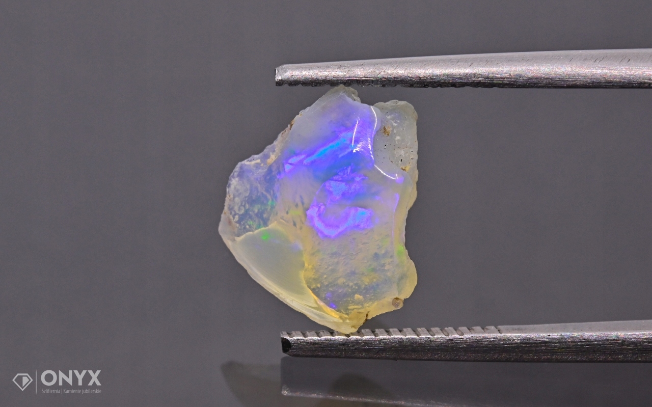 Opal z Etiopie hrudka 11x9,5 mm
