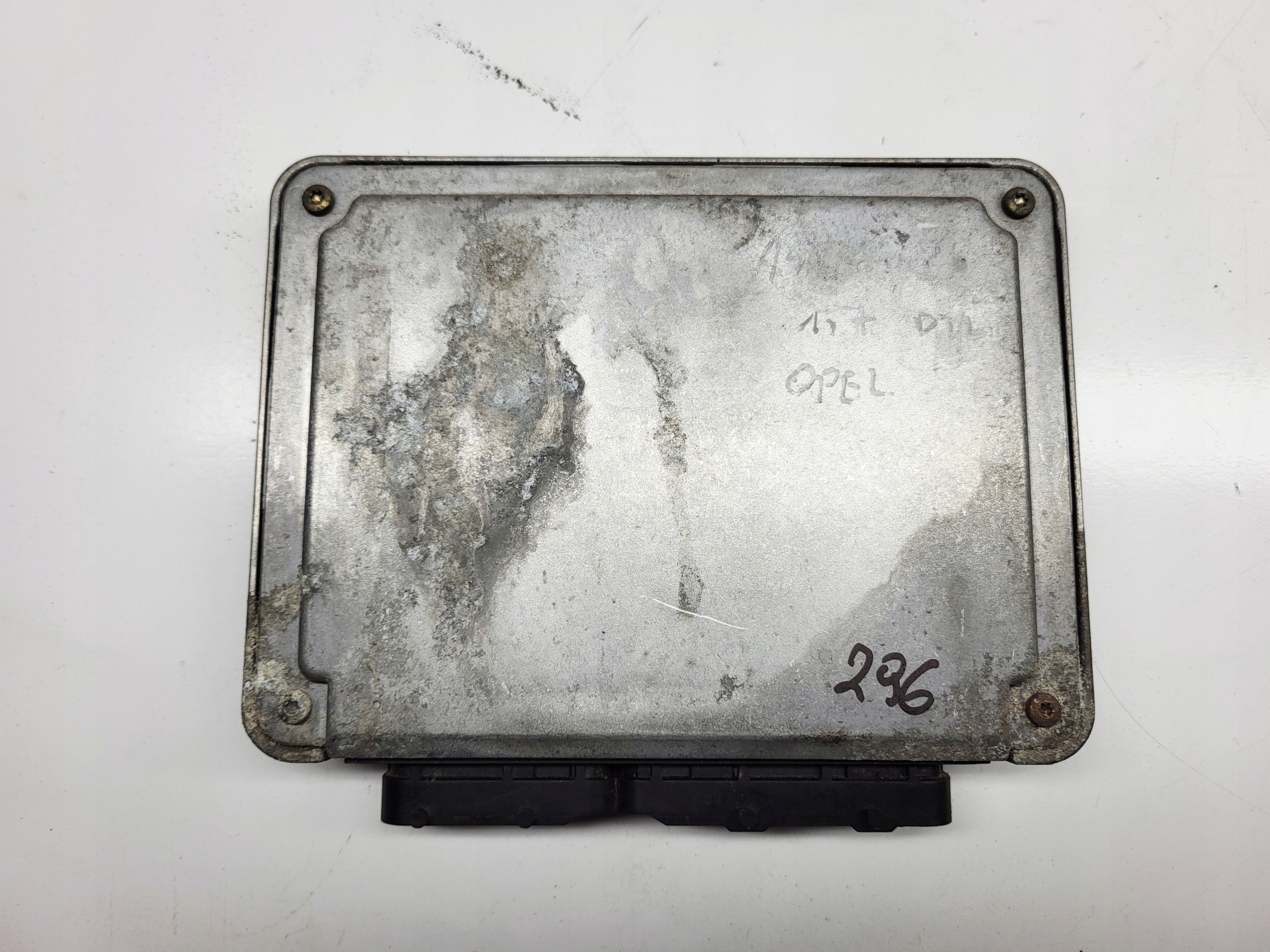 computer control unit of the engine OPEL ASTRA G II 1.7 DTL 90589736 0281001670 LS