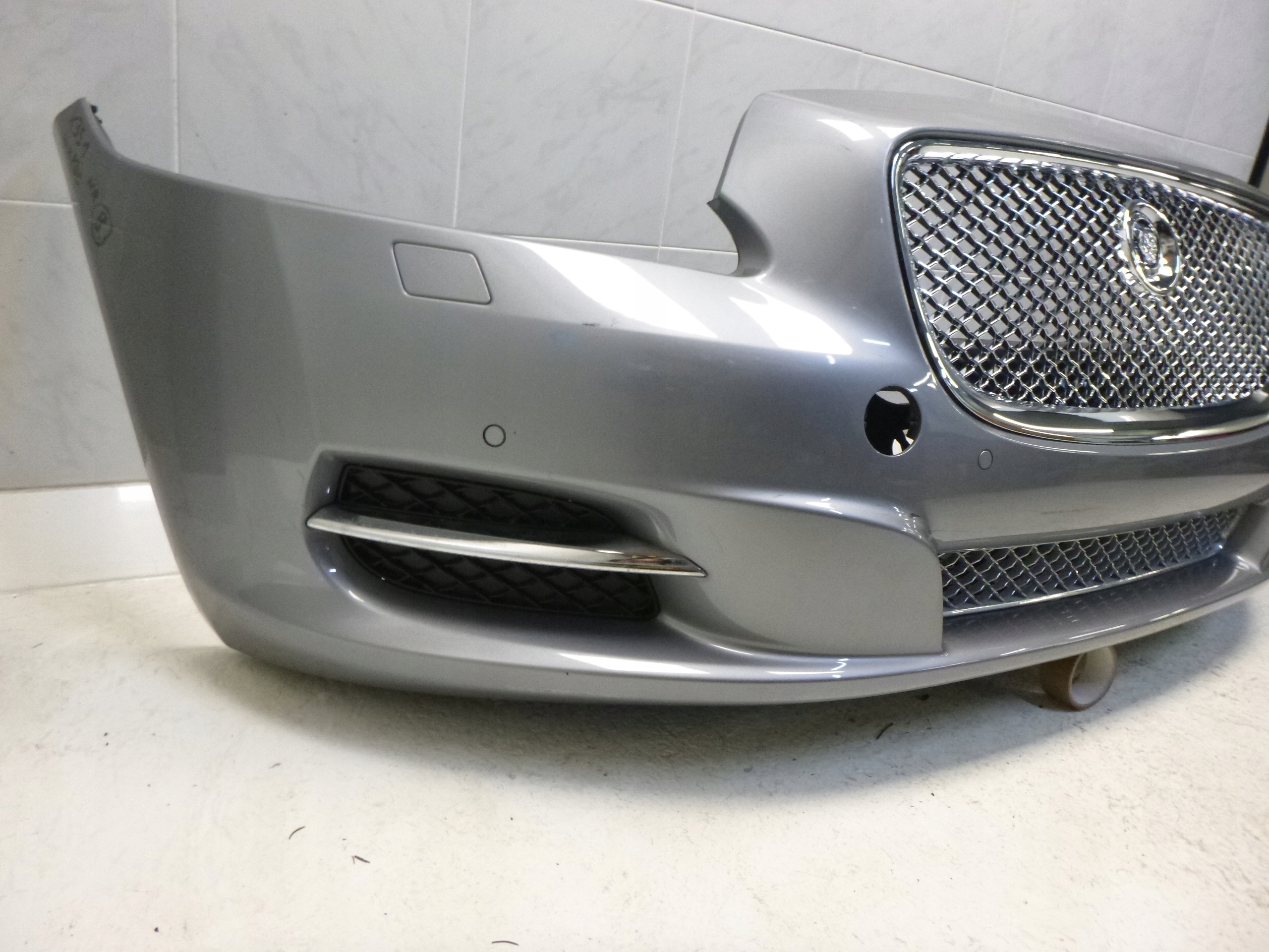 JAGUAR XJ X351 front bumper front 4 PDC