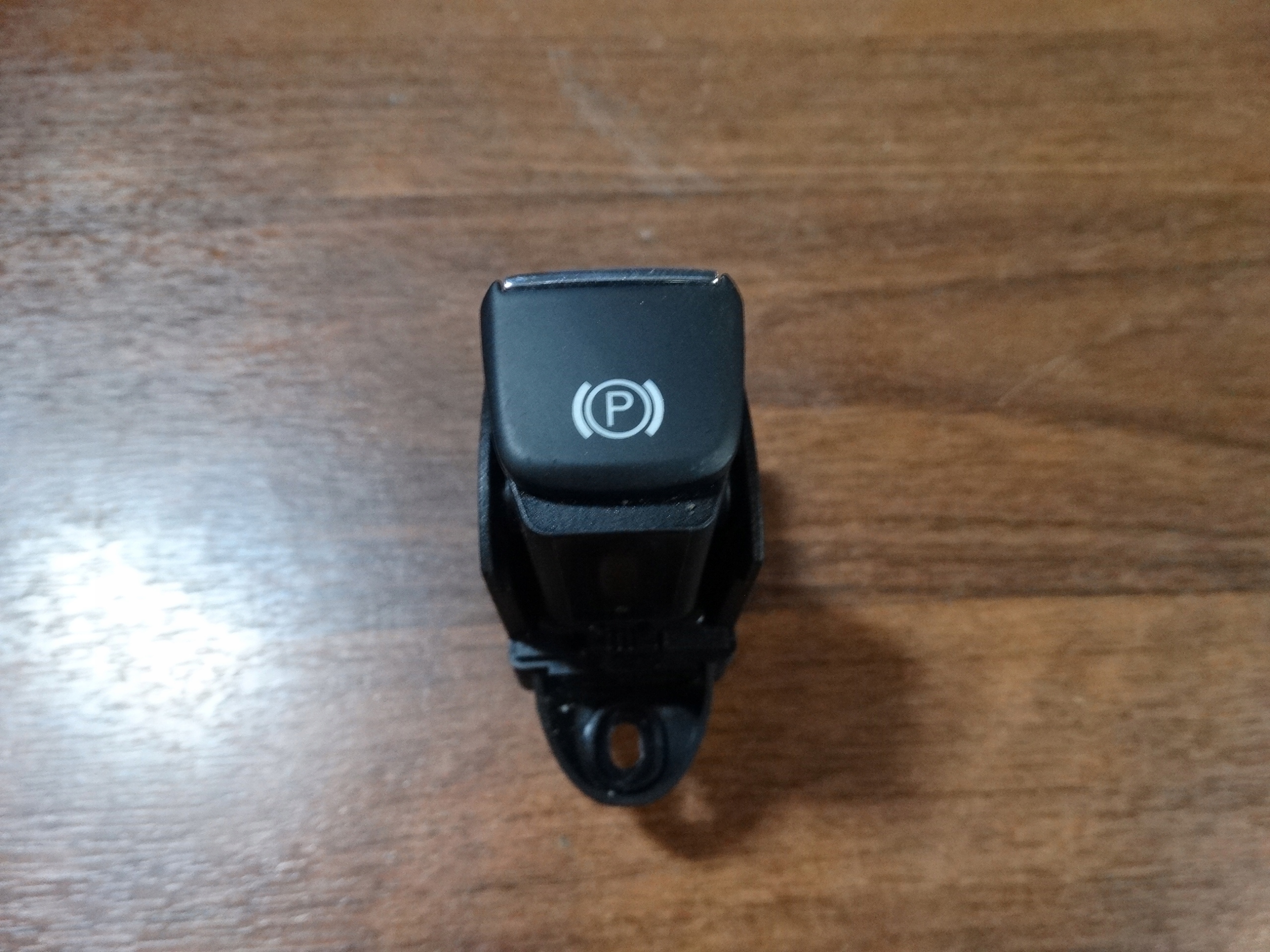 IDEALNY button PARKING MASERATI LEVANTE 1