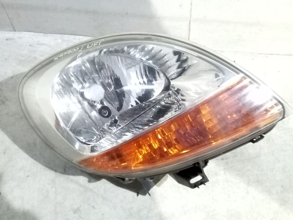 Renault Kangoo and lift light right front front