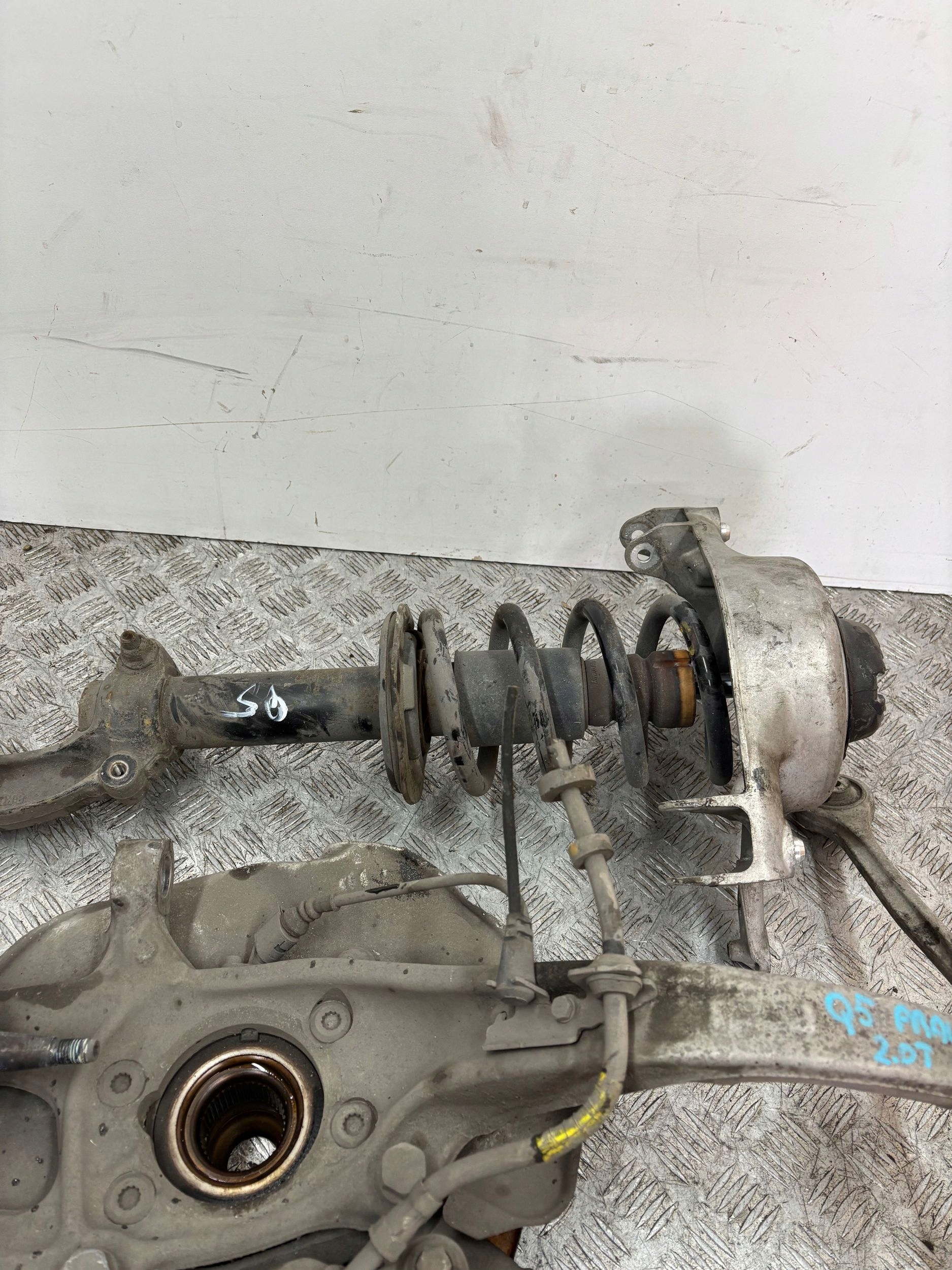 swing shock absorber right front AUDI Q5 8R0 2.0 TURBO