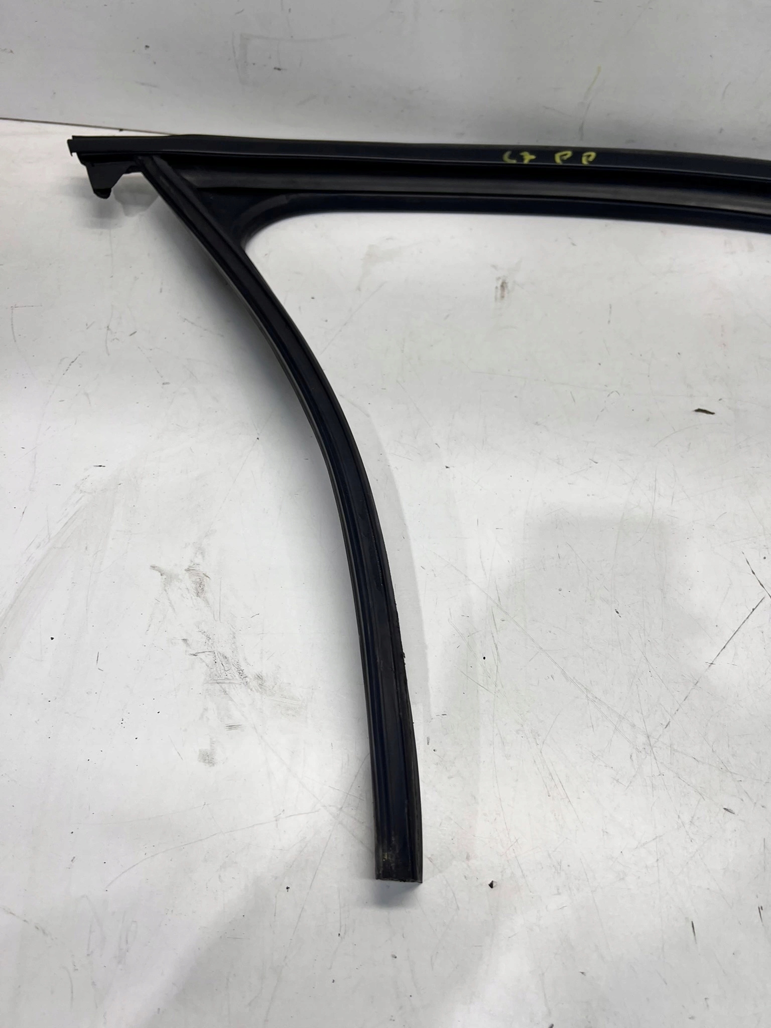 těsnění dveře pravý předek AUDI A6 C7 4G0837432