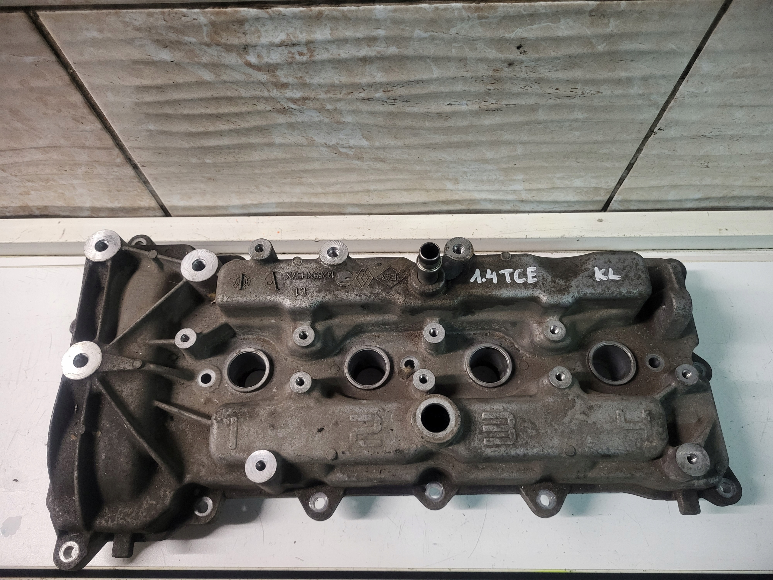 Abdeckung der Ventile RENAULT MEGANE III 1.4TCE 13265XHD7X8