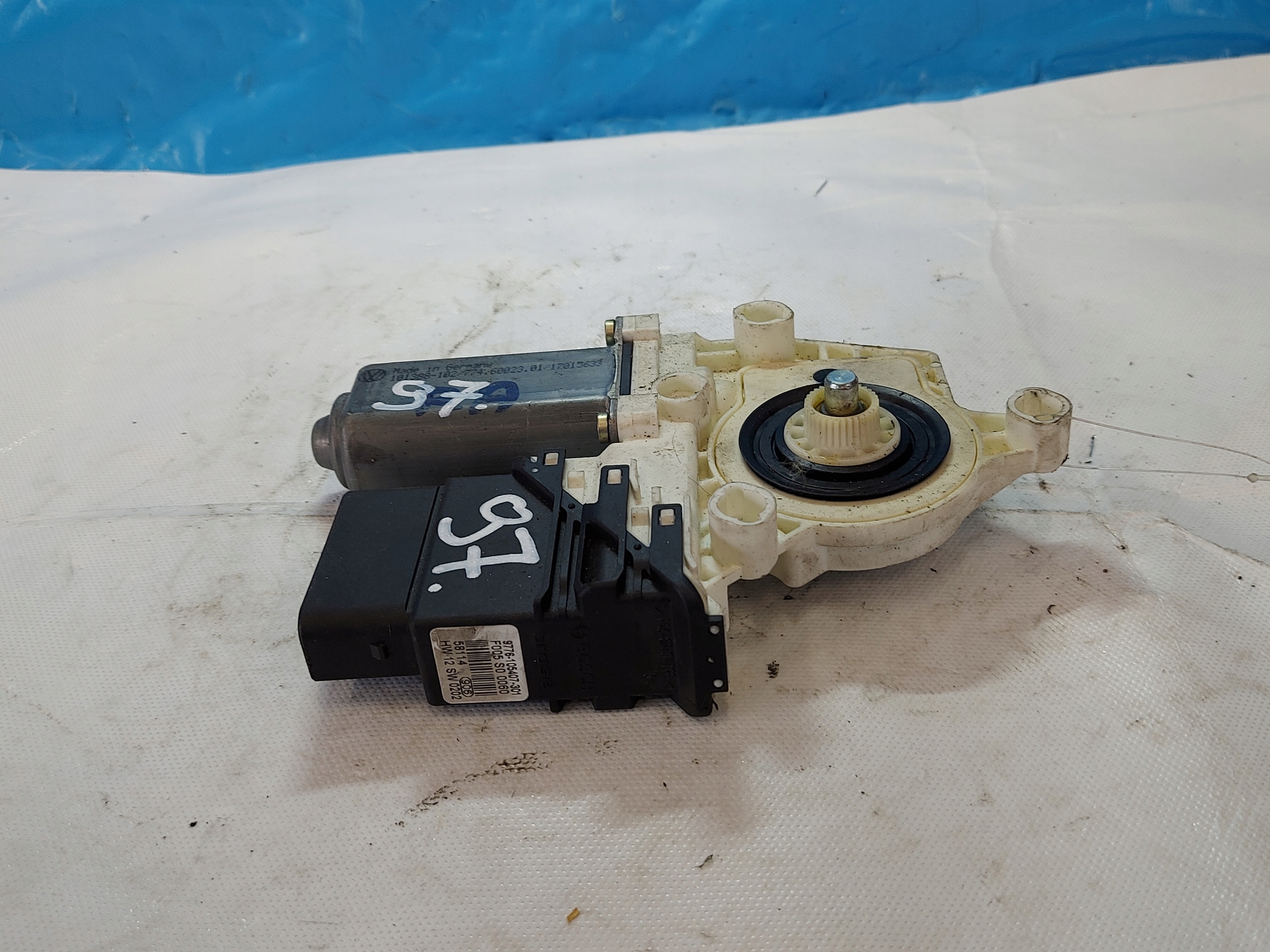 engine lifting windows GOLF IV 9776105407301 right rear part