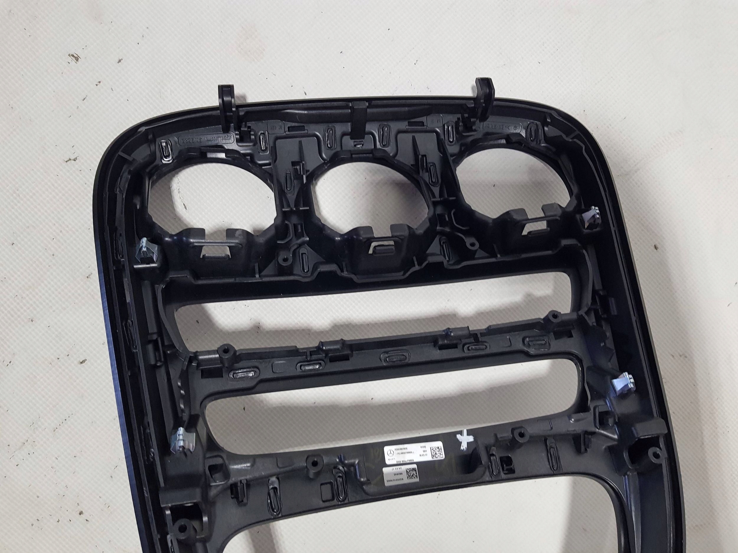 DEKOR PANEL TUNELU frame SRODKOWEGO MERCEDES W205 A2056803905