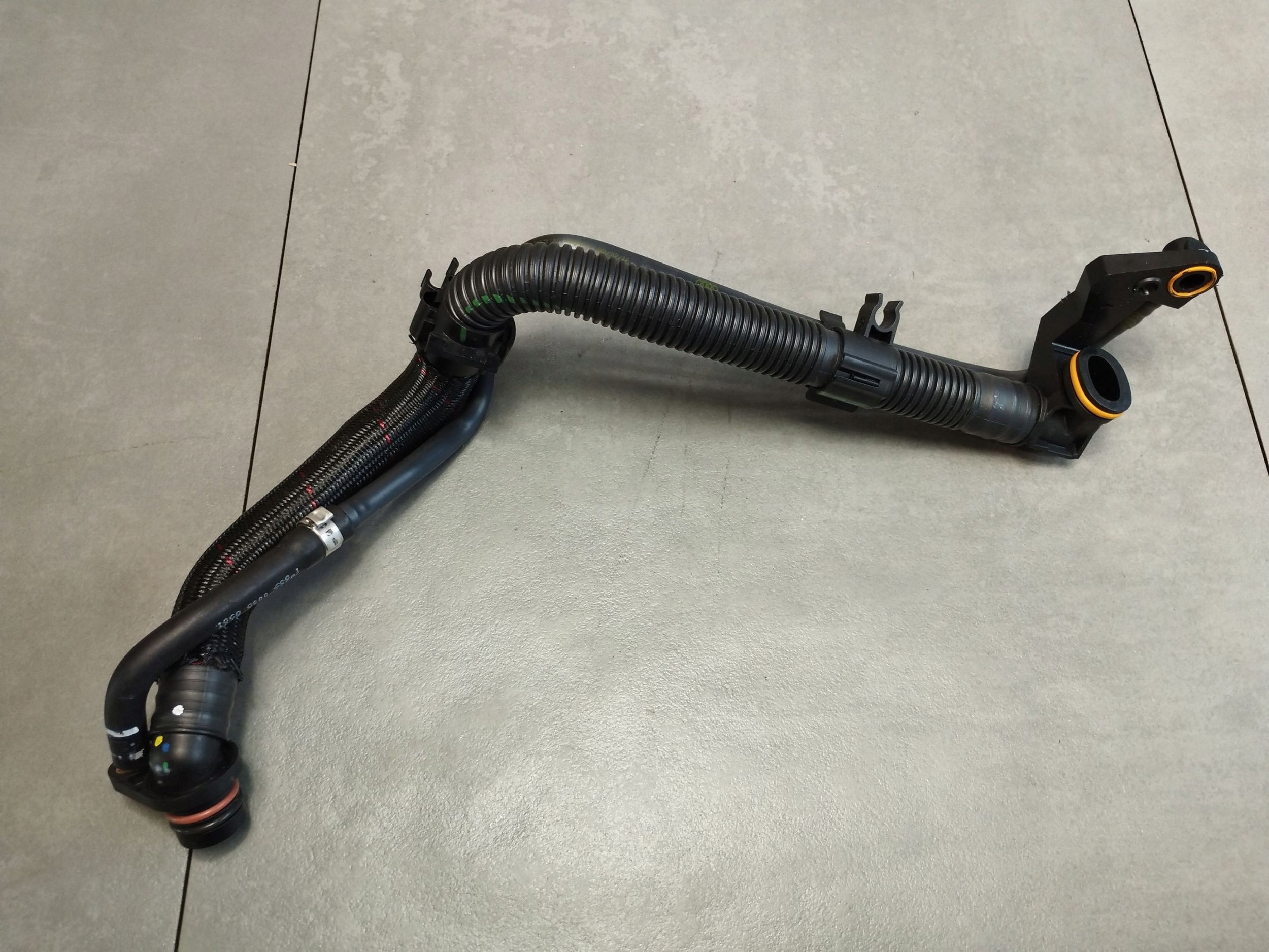 Audi A4 S4 B9 2017 2.0 TFSI pipe ODPOWIETRZAJACA 06L103213N