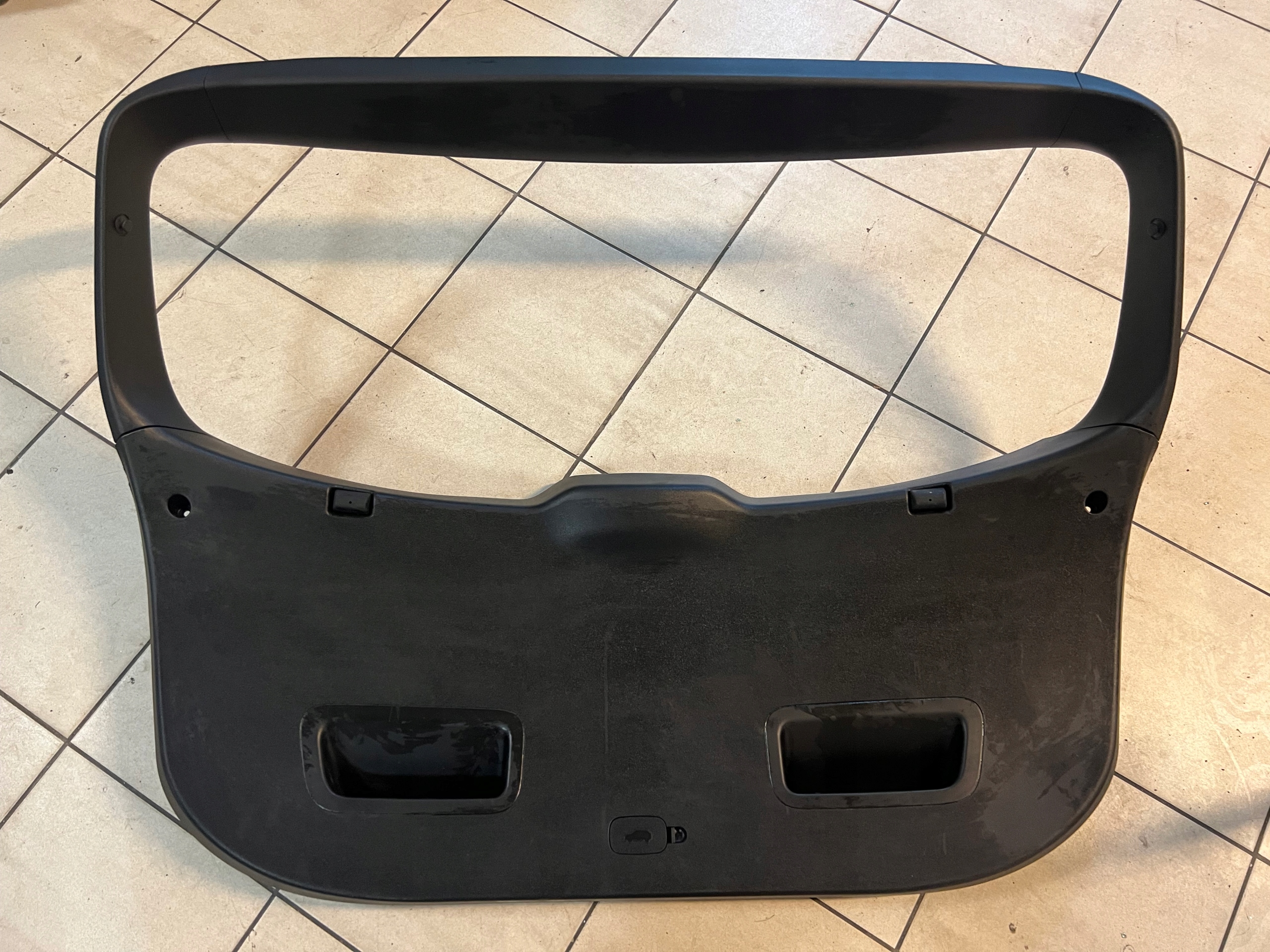 HYUNDAI IX20 ОЗДОБЛЕННЯ КРИШКИ БАГАЖНИКА