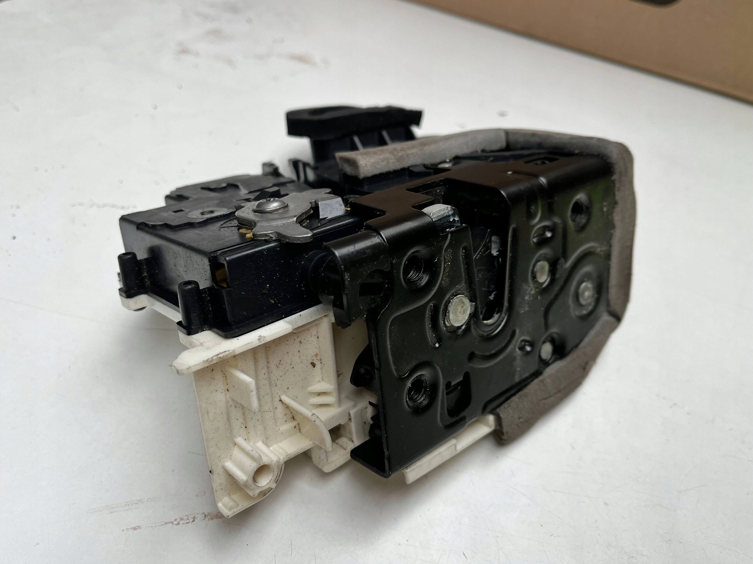 lock door right front Audi A6 A7 Q8 4K1837016H !J