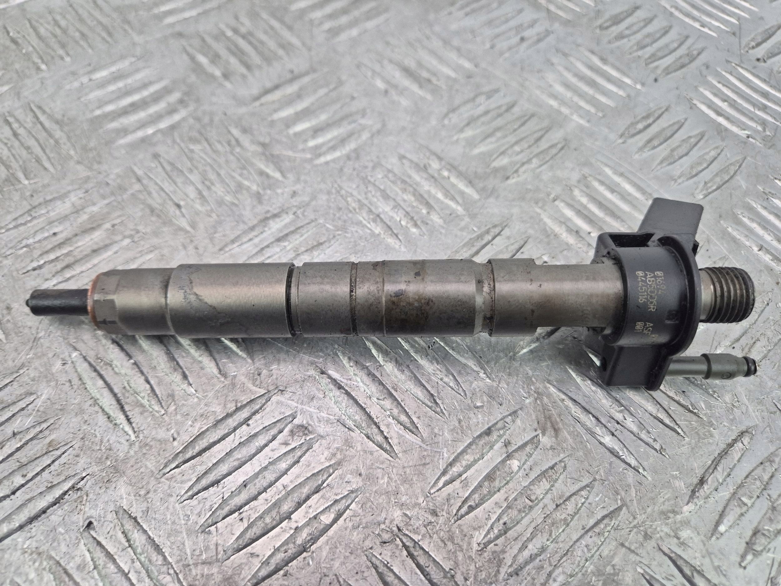 BMW 5 E60 E61 520d injector 7797877 N47D20A