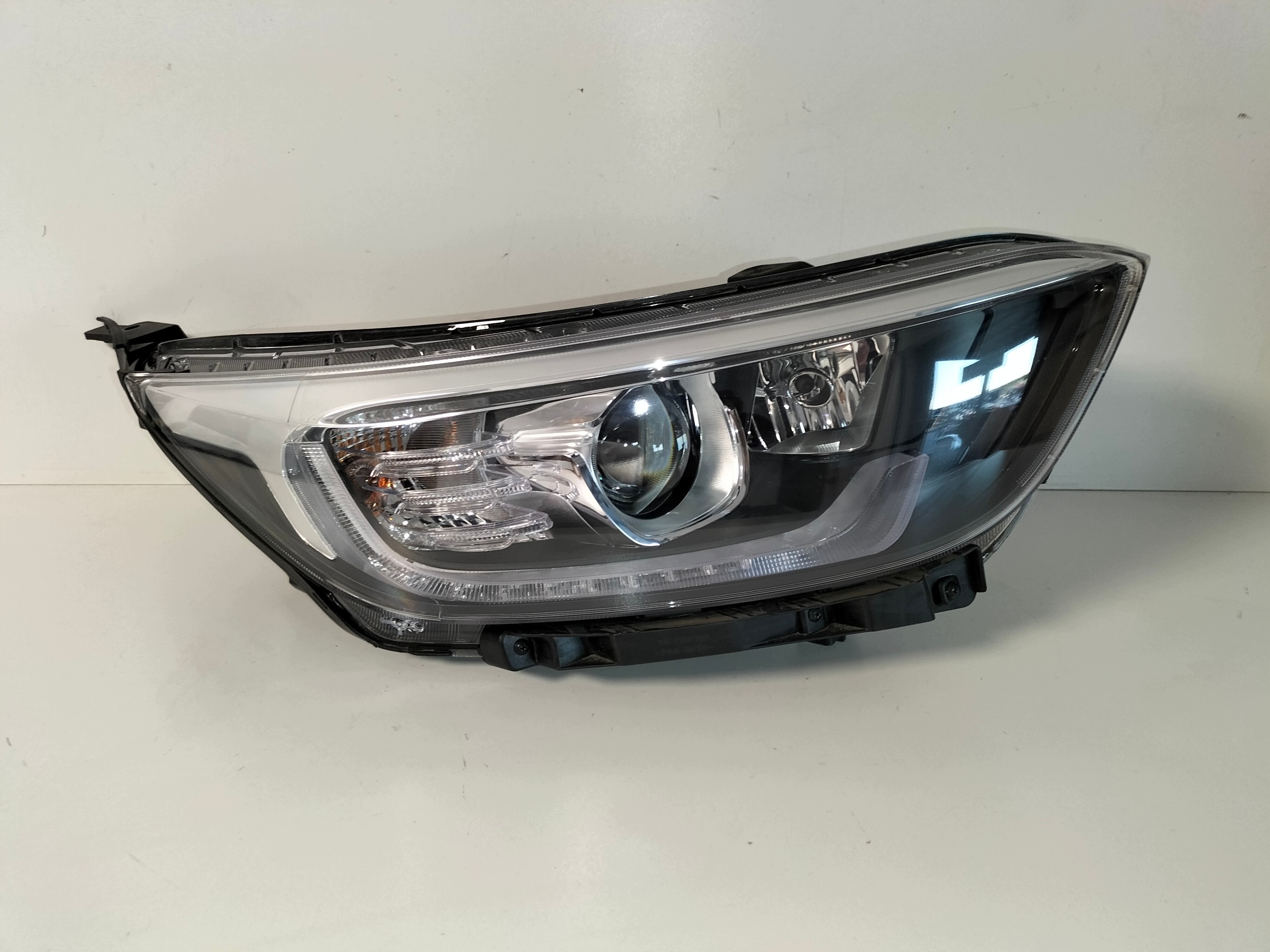 light front reflektor right KIA STONIC 17-22 soczew , below zar H7+HB3+LED