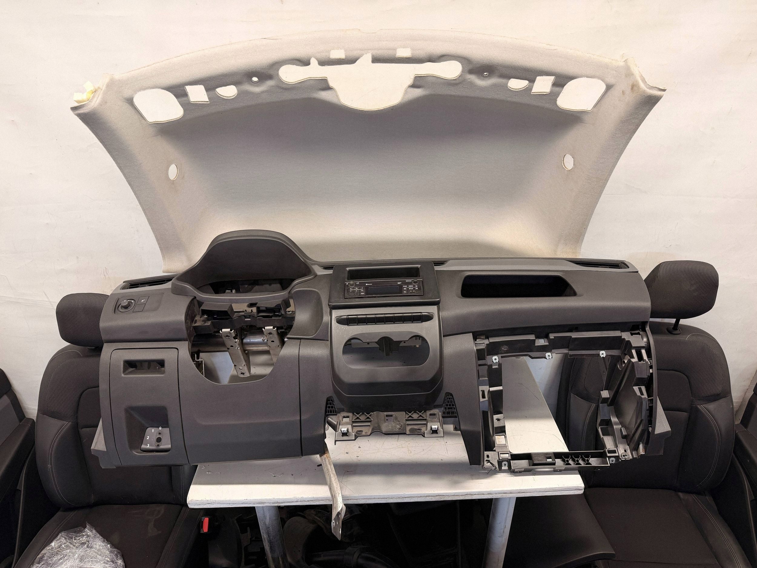 Renault Express II przekladka English dashboard seats inner