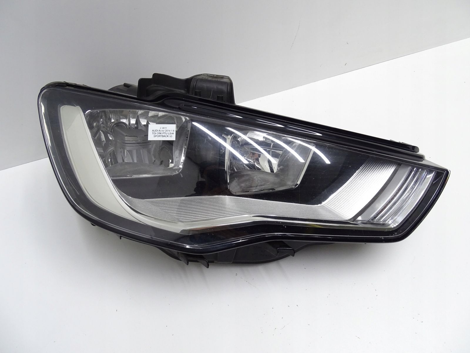 ФАРА ПРАВА ПРАВЫЙ ПЕРЕД PRZEDNAv0941004a AUDI A3v