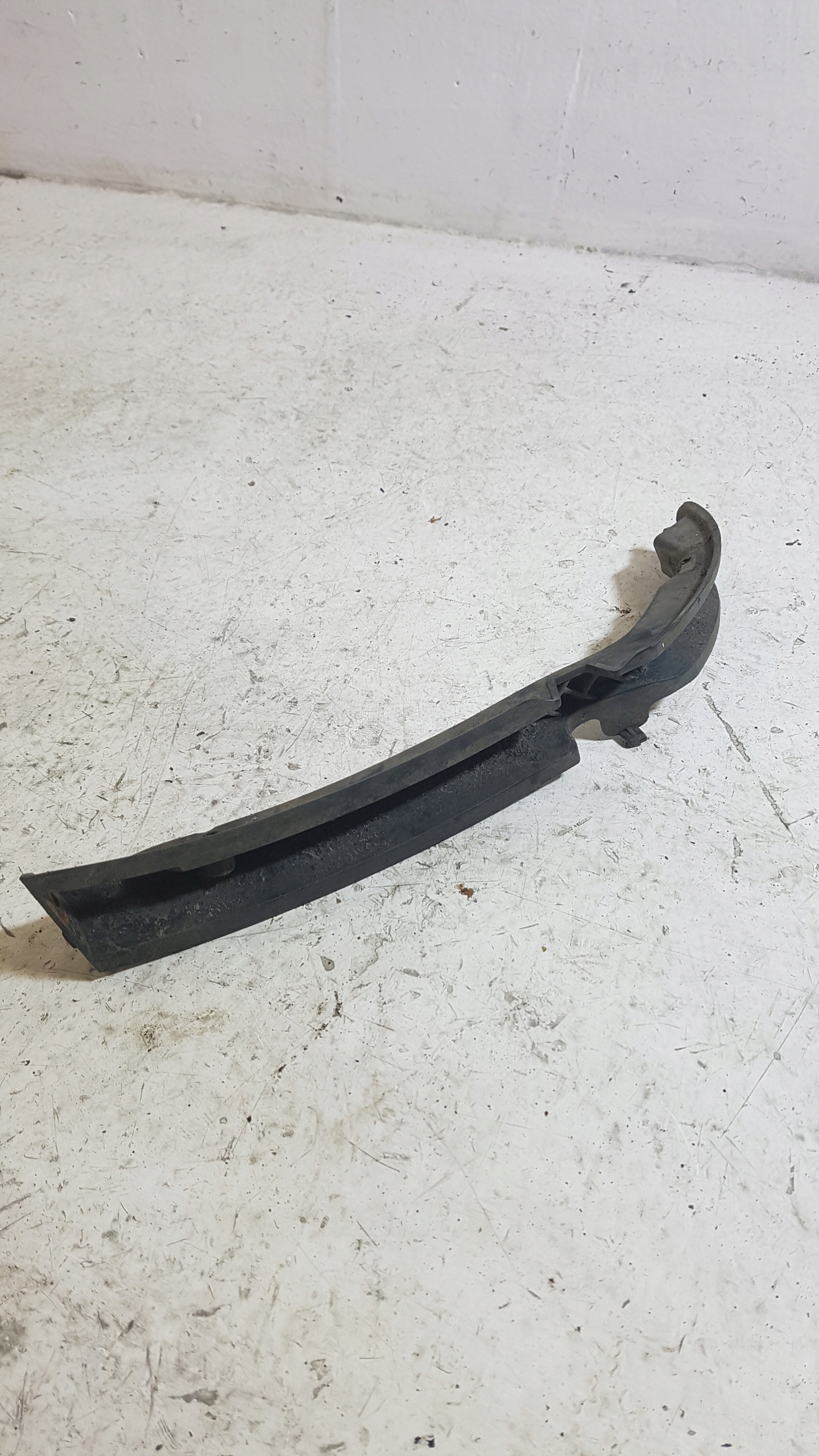 bumper bracket left front VOLKSWAGEN PASSAT B6 3C0807177