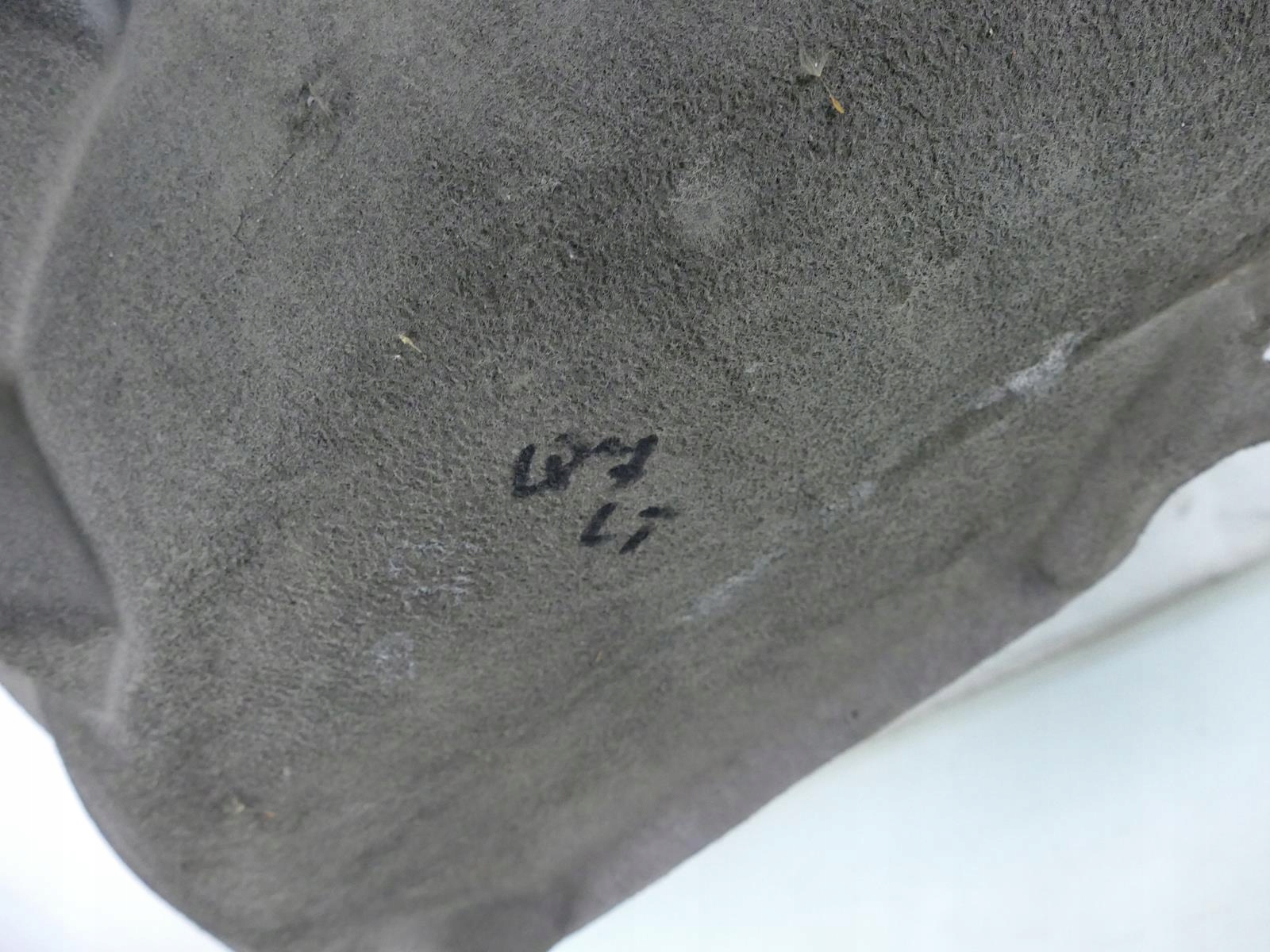 AUDI Q7 4L mudguard left rear part left rear.