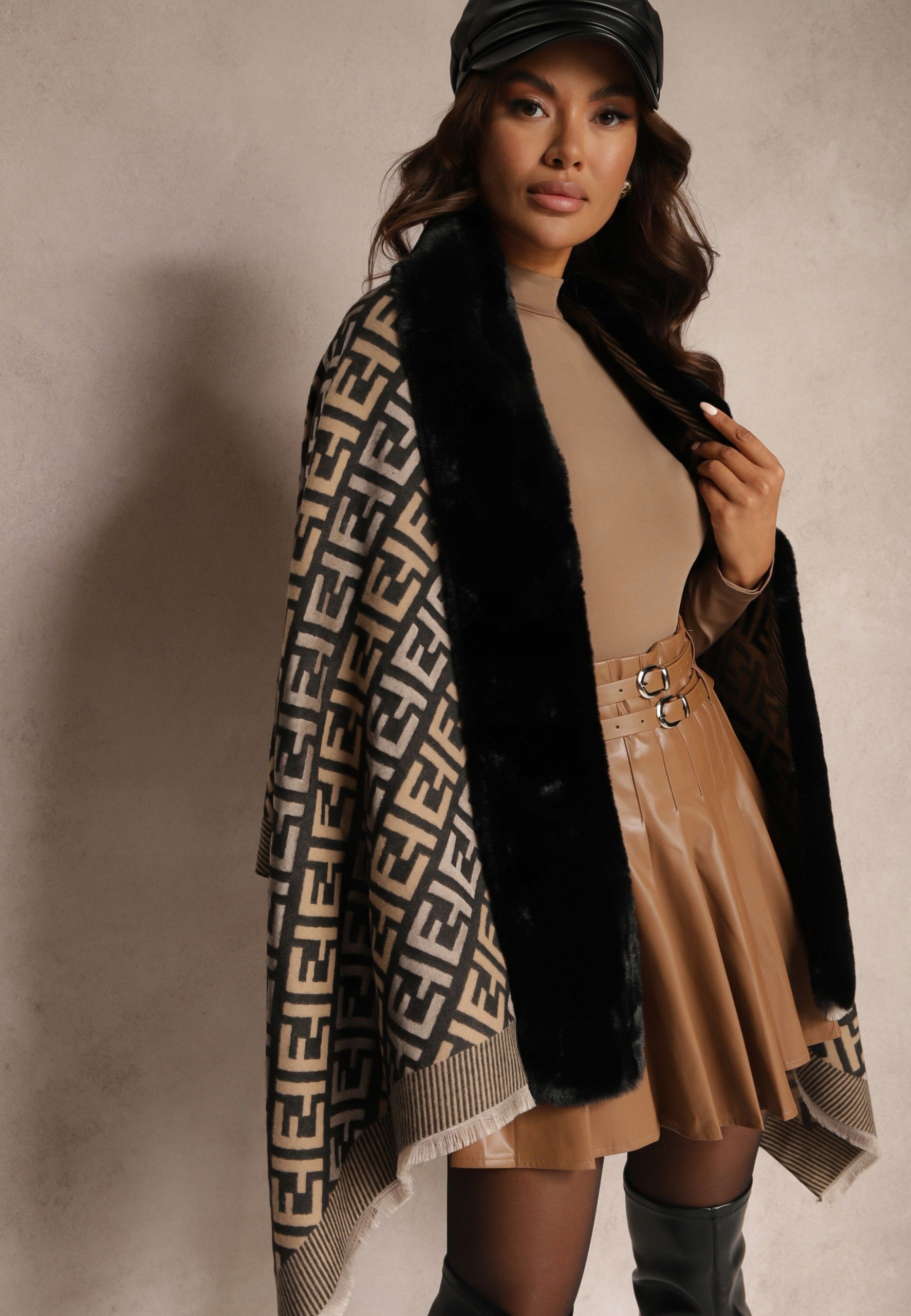 Renee Czarne Ponczo damski