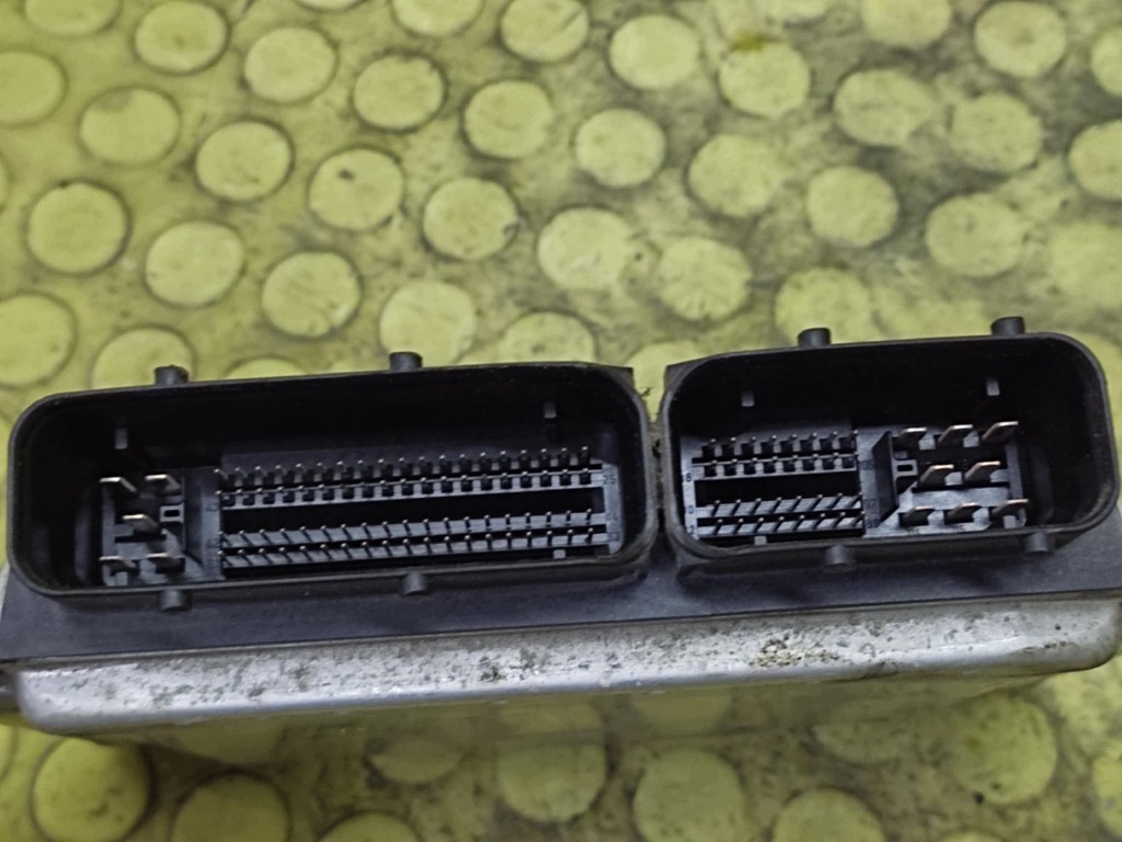 VW GOLF IV control unit of the engine 0281011065