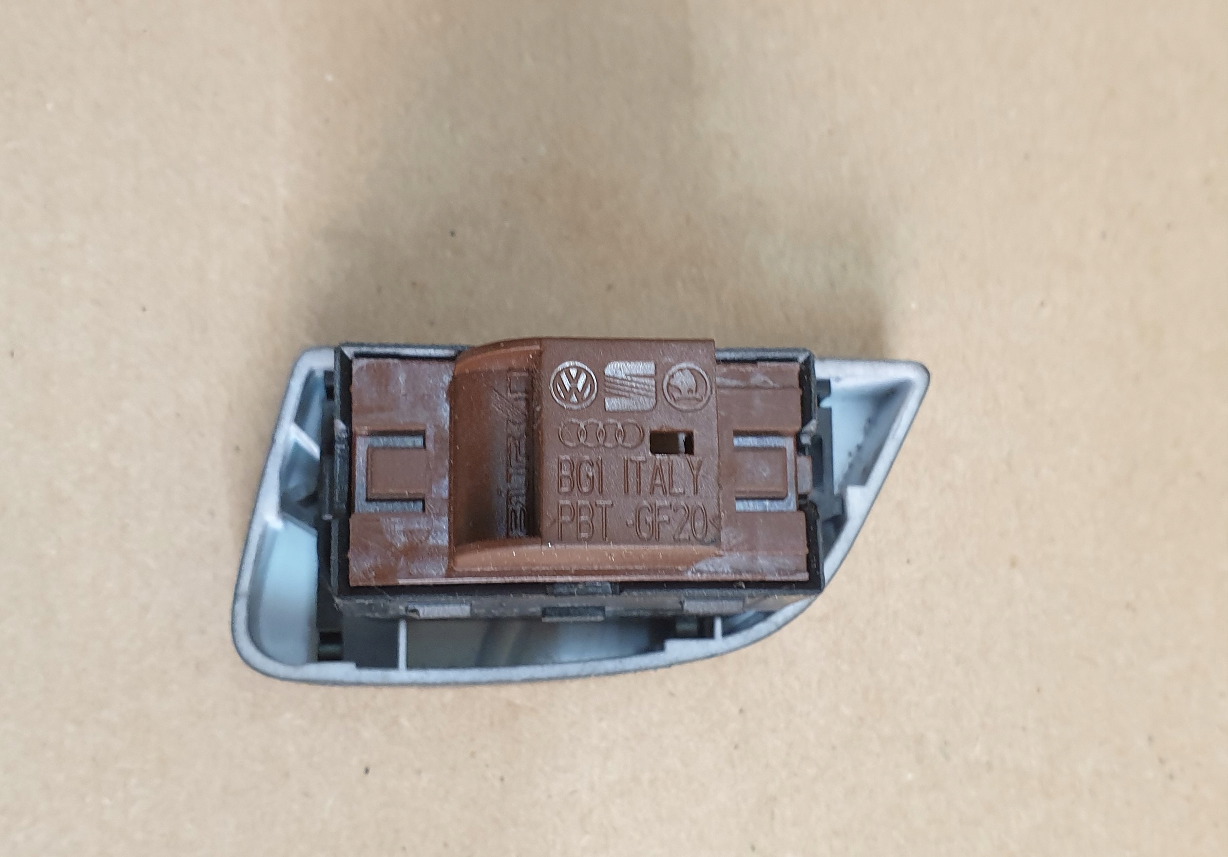 button switch BLOKADY door left front AUDI A1 OE