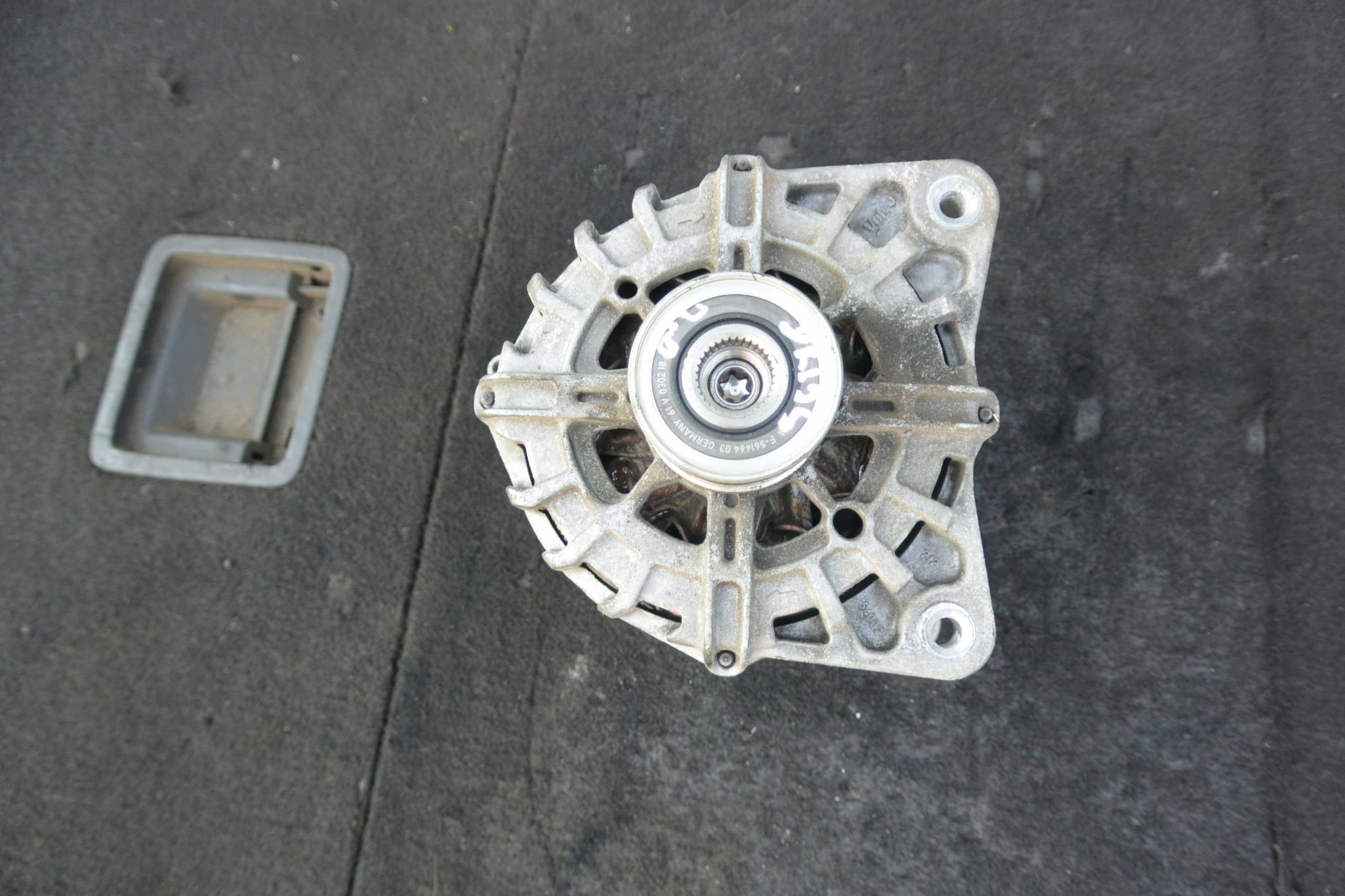 alternator 180A RENAULT TRAFIC III 2.0 DCI