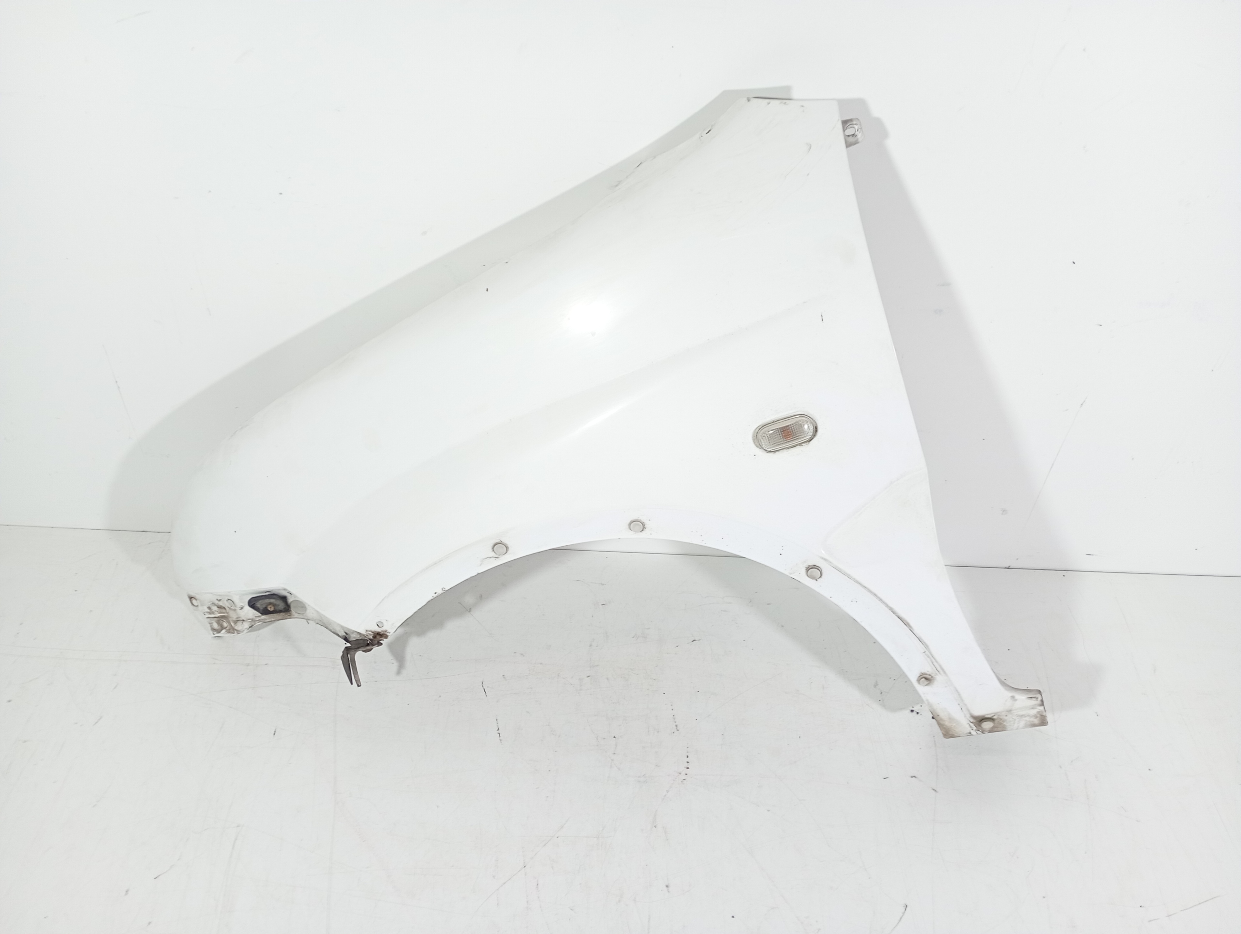 Suzuki IGNIS 2 II 00-06 fender left front front code lakieru 26U