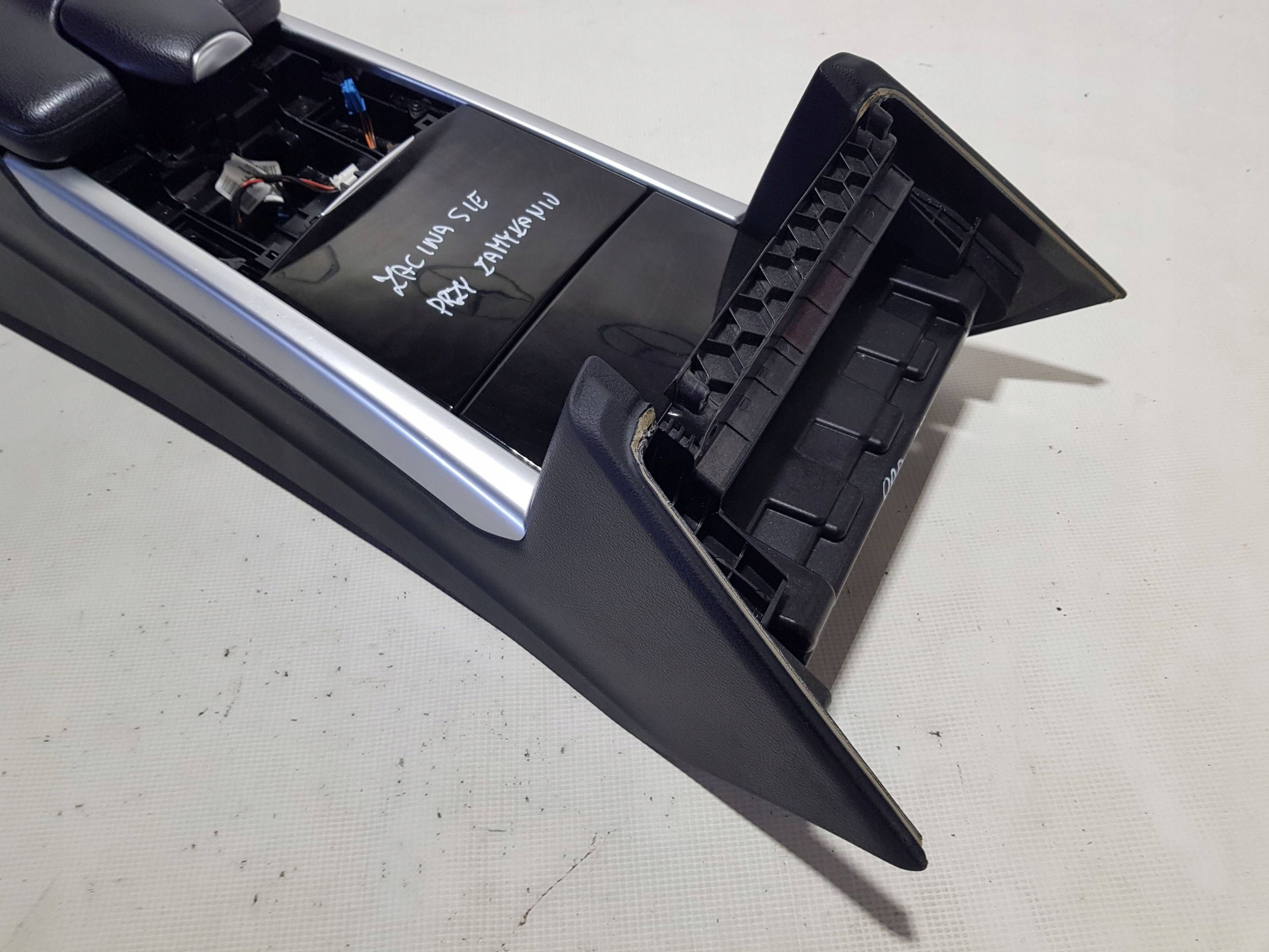 TUNEL central armrest Mercedes E W212 LIFT