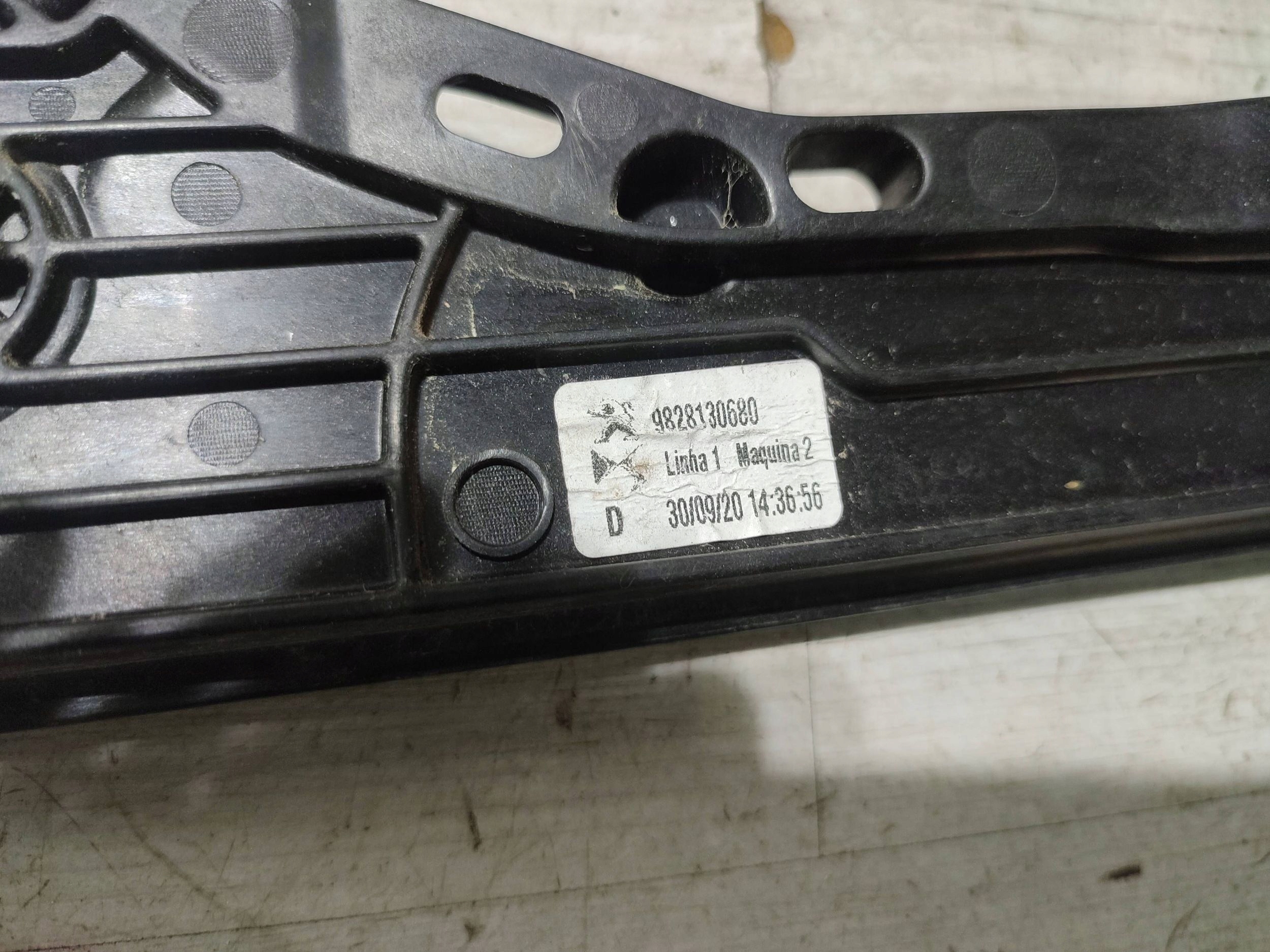 Peugeot 2008 II 2020 front right window regulator door przednich