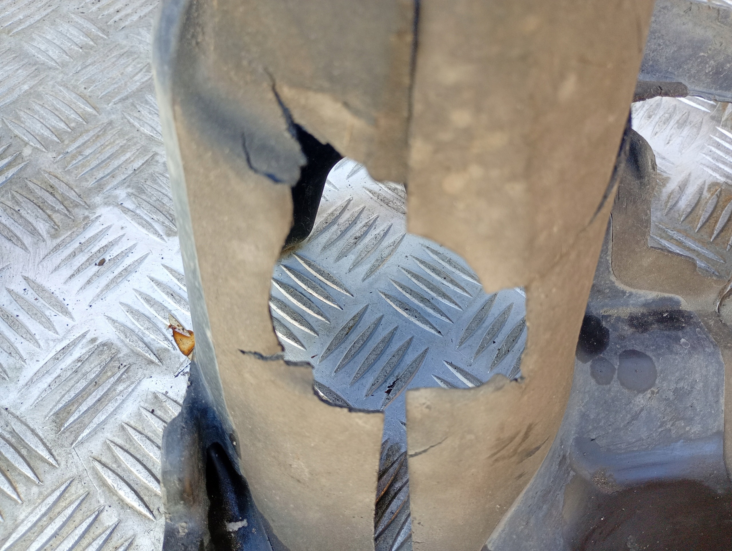 Blende Abdeckung przekladni links oder rechts vorne BMW E61 E60