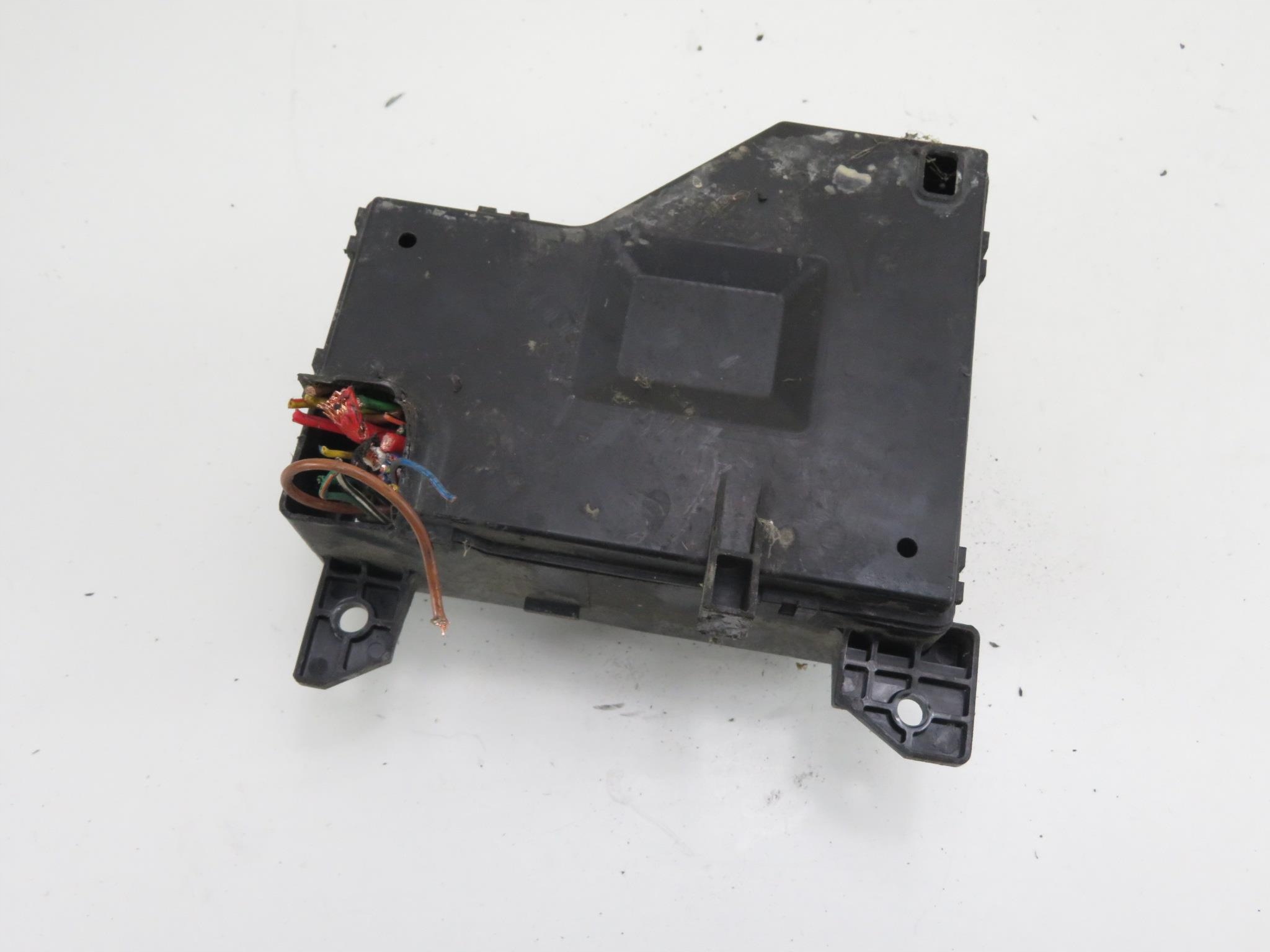 SKRZYNKA BEZPIECZNIKÓW VOLVO V40 I Kombi Producent części Volvo OE