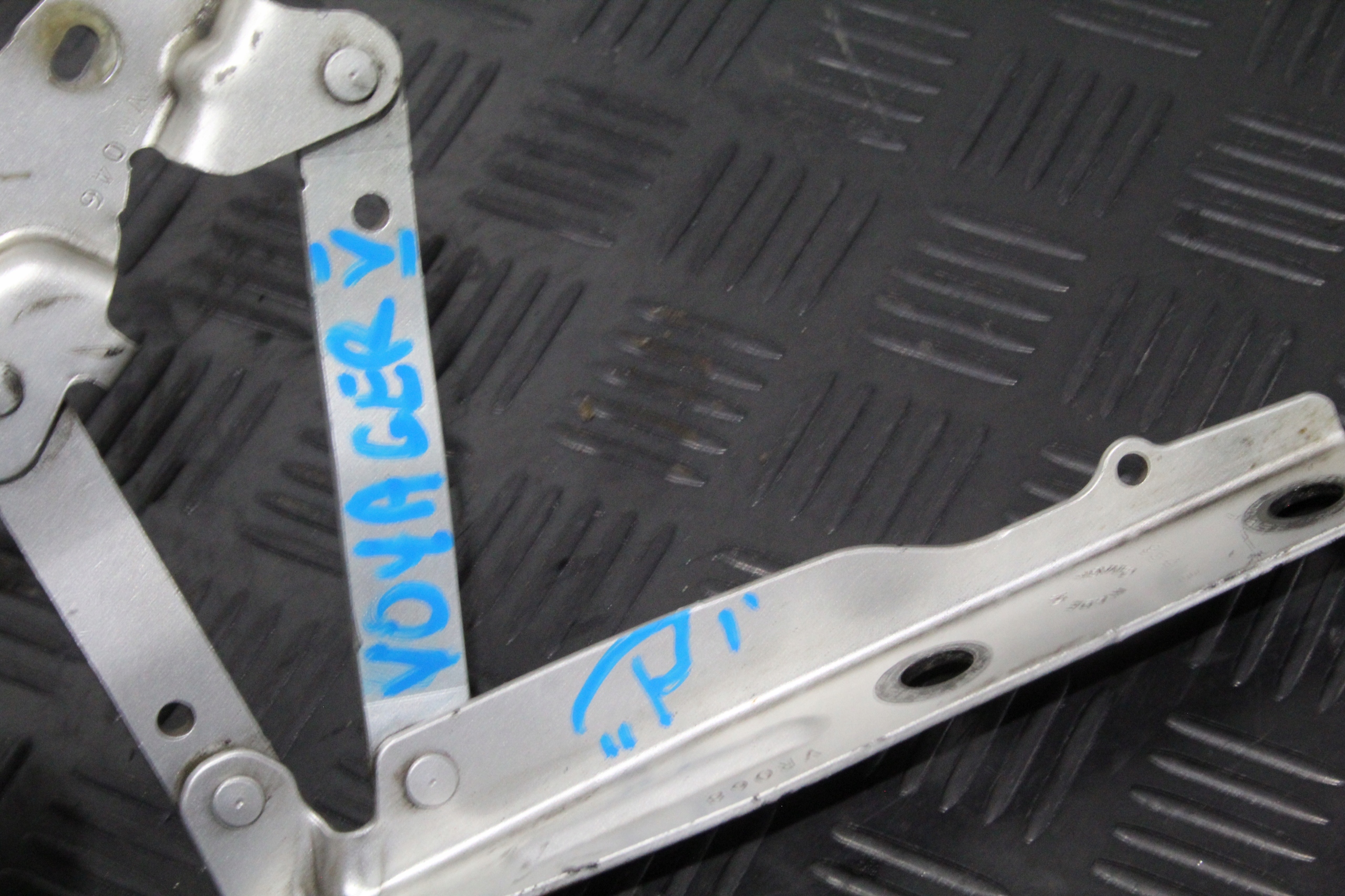hinge bonnets right VOYAGER V 5