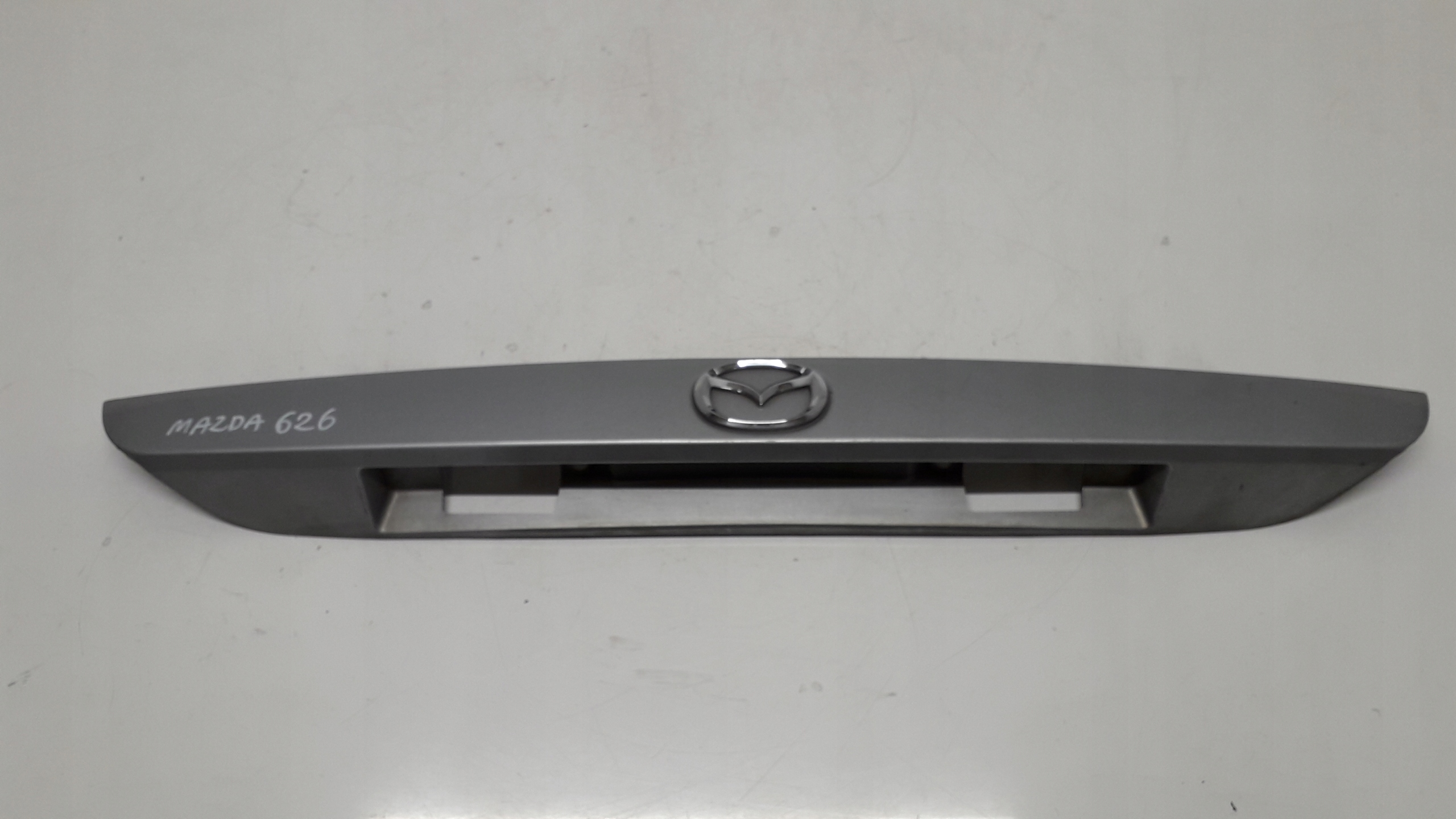 MAZDA 626 LIFTBACK 97-02 BLENDA LISTWA KLAPY TYŁ