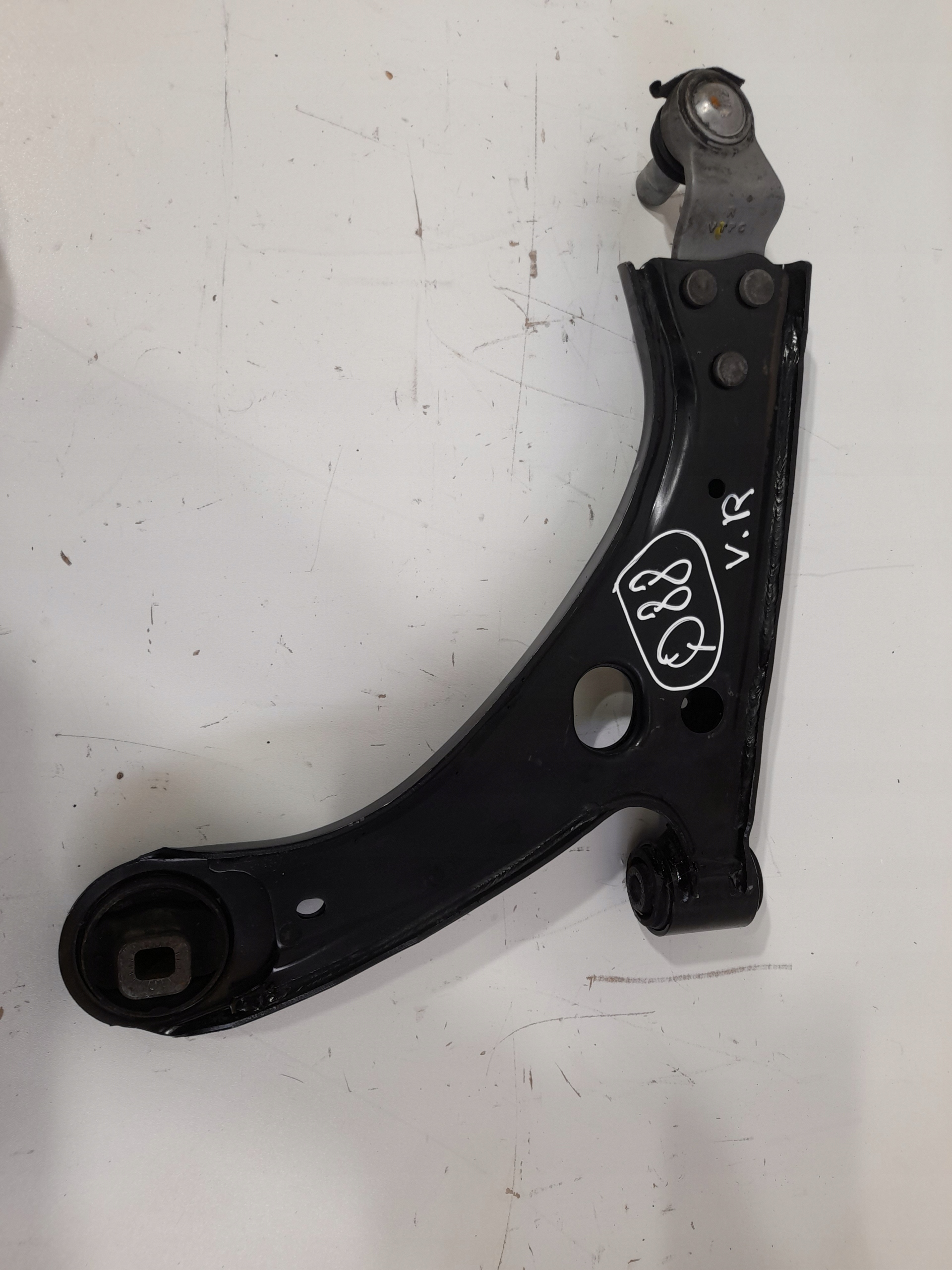 VOLVO XC40 XC 40 arm front right 32221282 (Q88)