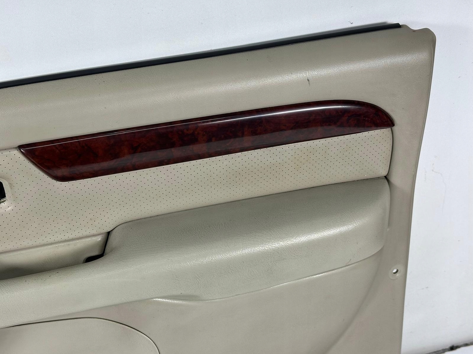 Cadillac ESCALADE 03-06 обивка дверные карты передних правой оригинал