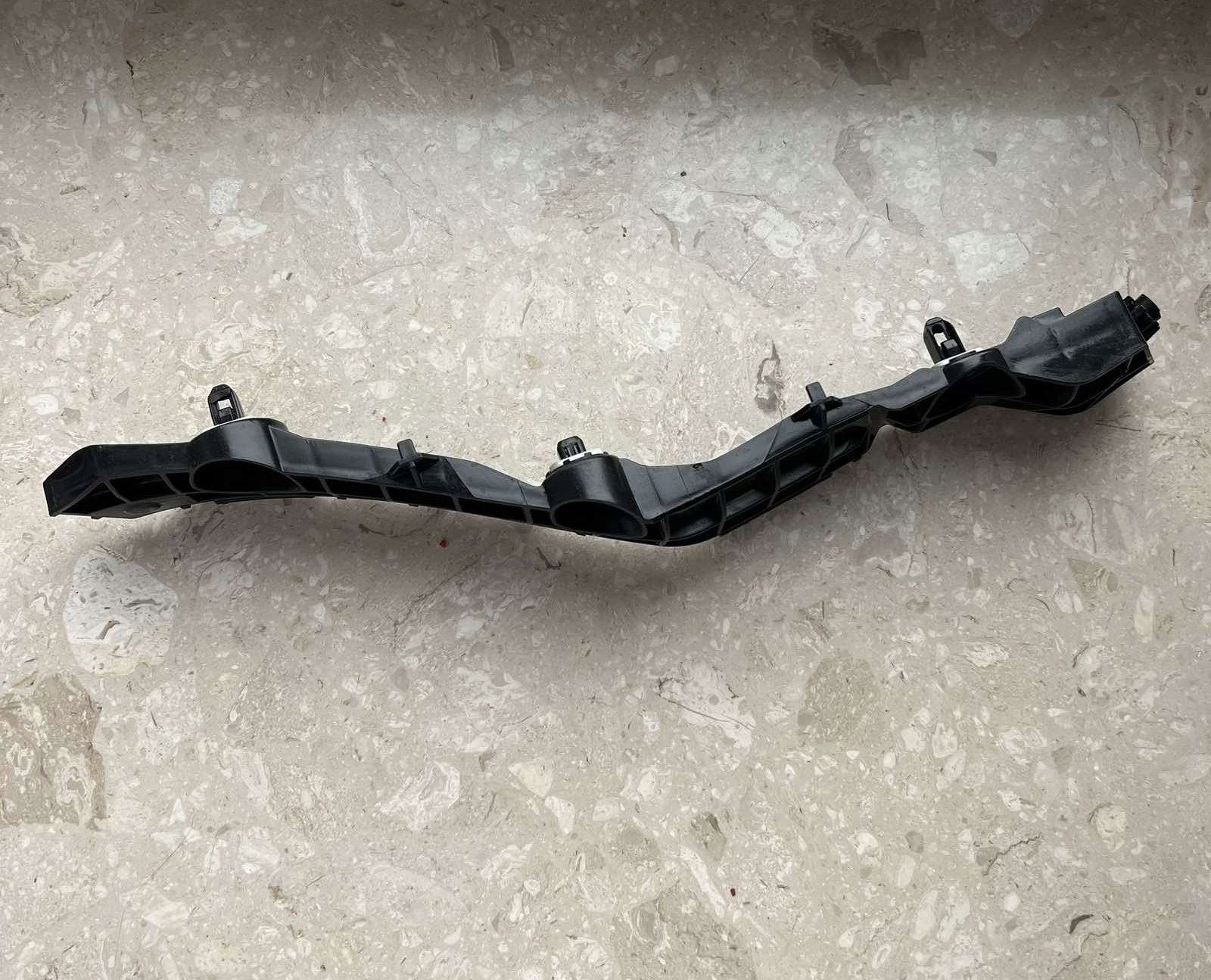TOYOTA YARIS CROSS bumper bracket left rear part 52576-0D470