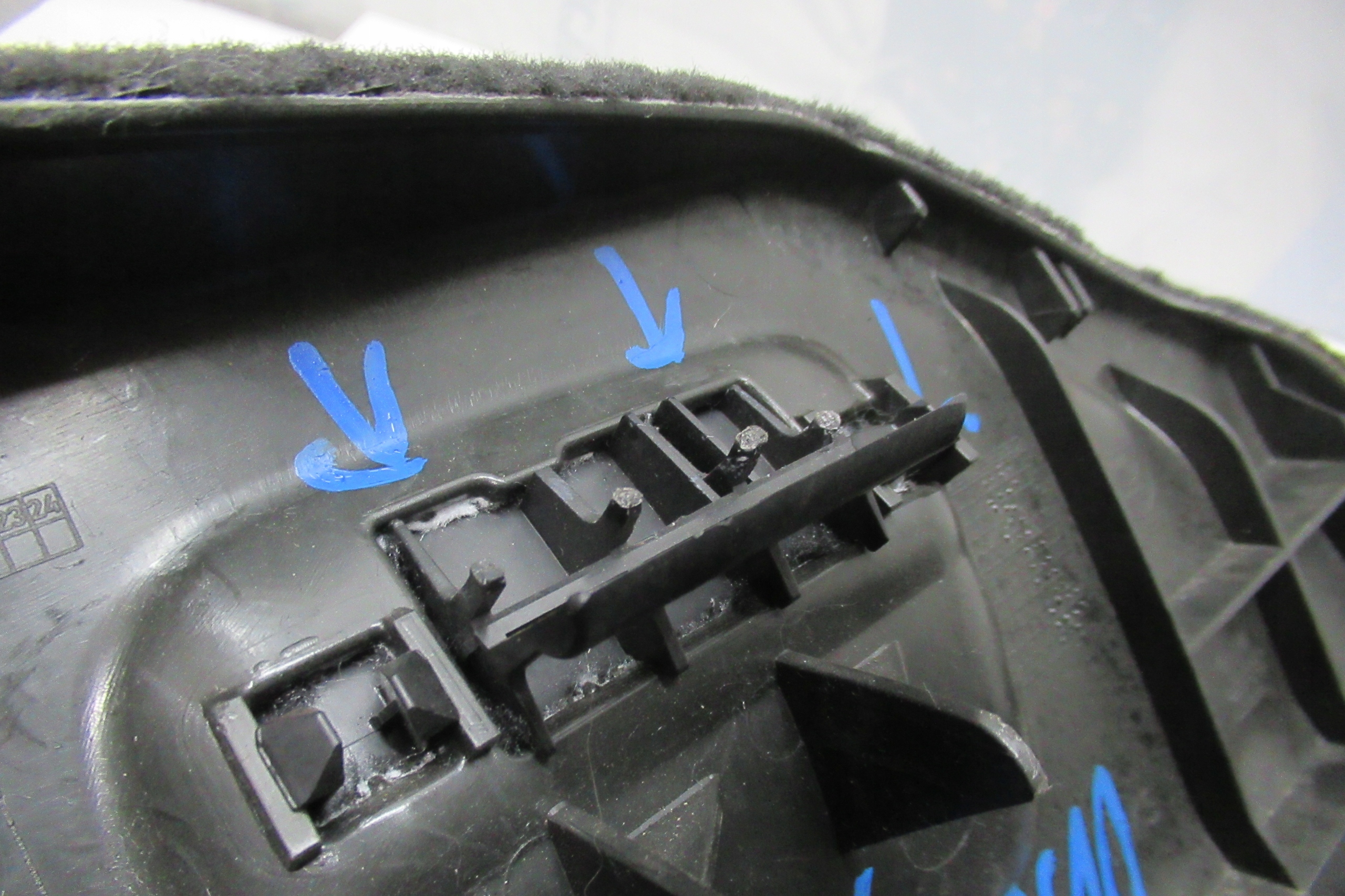 BMW F10 boot upholstery left 9168493