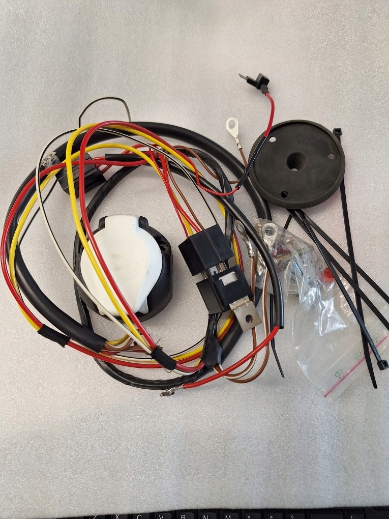 ZESTAW ELEKTRYCZNY HAKA OPEL OE 93160573