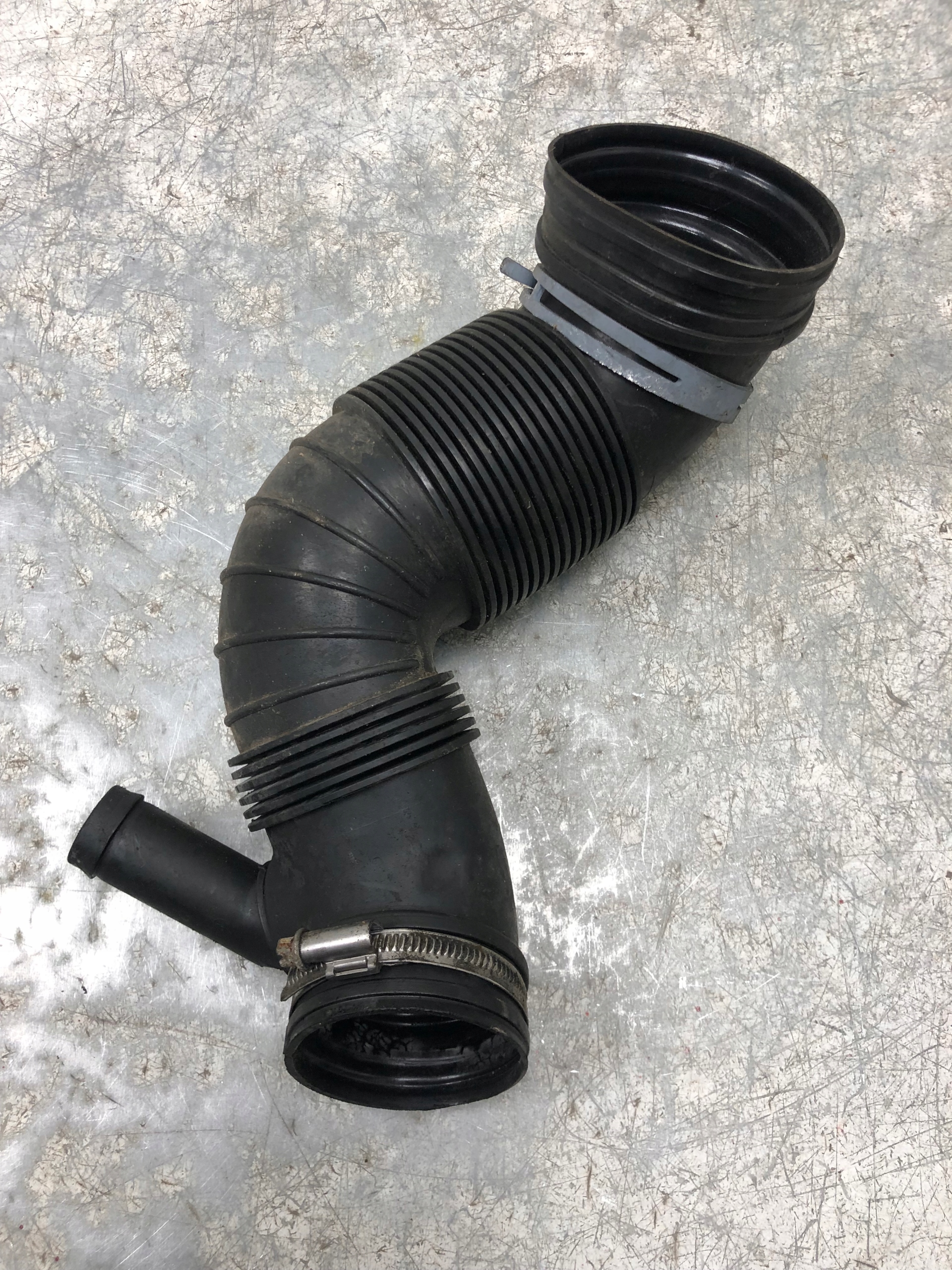 pipe air hose VW SKODA AUDI 3C0129654