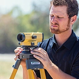 NIWELATOR OPTYCZNY PROFESJONALNY 24x TOPCON 5L GW Waga produktu z opakowaniem jednostkowym 4 kg