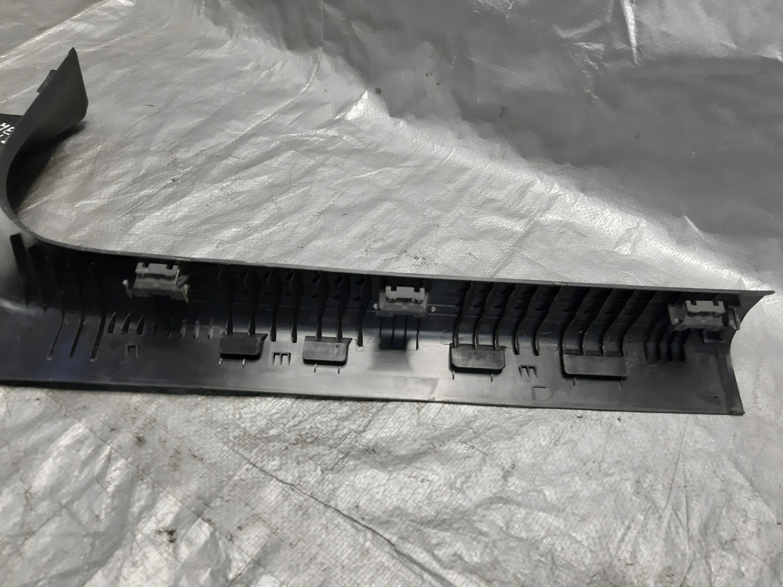 MERCEDES GLB X247 cover of the threshold moulding left front