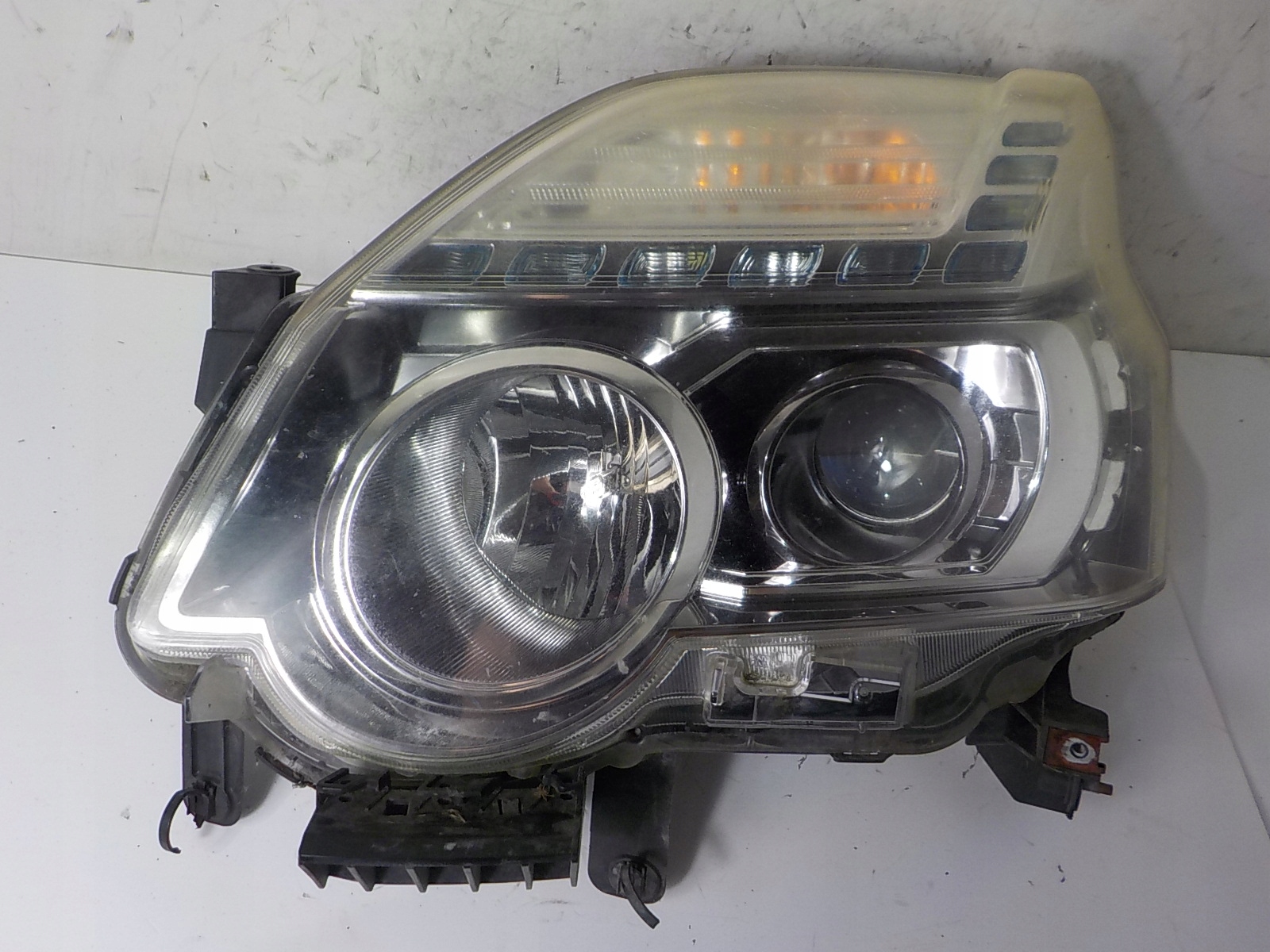NISSAN X-TRAIL T31 XENON LIFT light left front front UK
