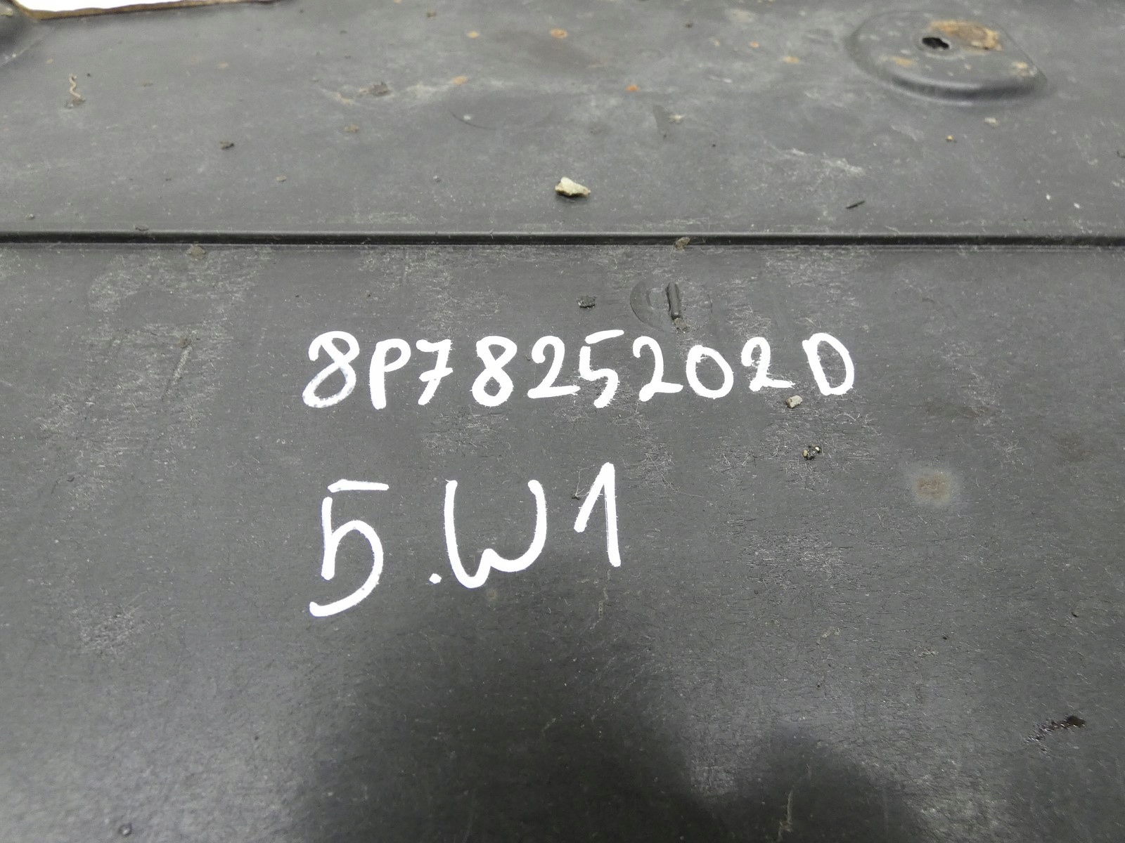abdeckung Blende Abdeckung Unterfahrschutz rechts AUDI A3 8P CABRIO 8P7825202D