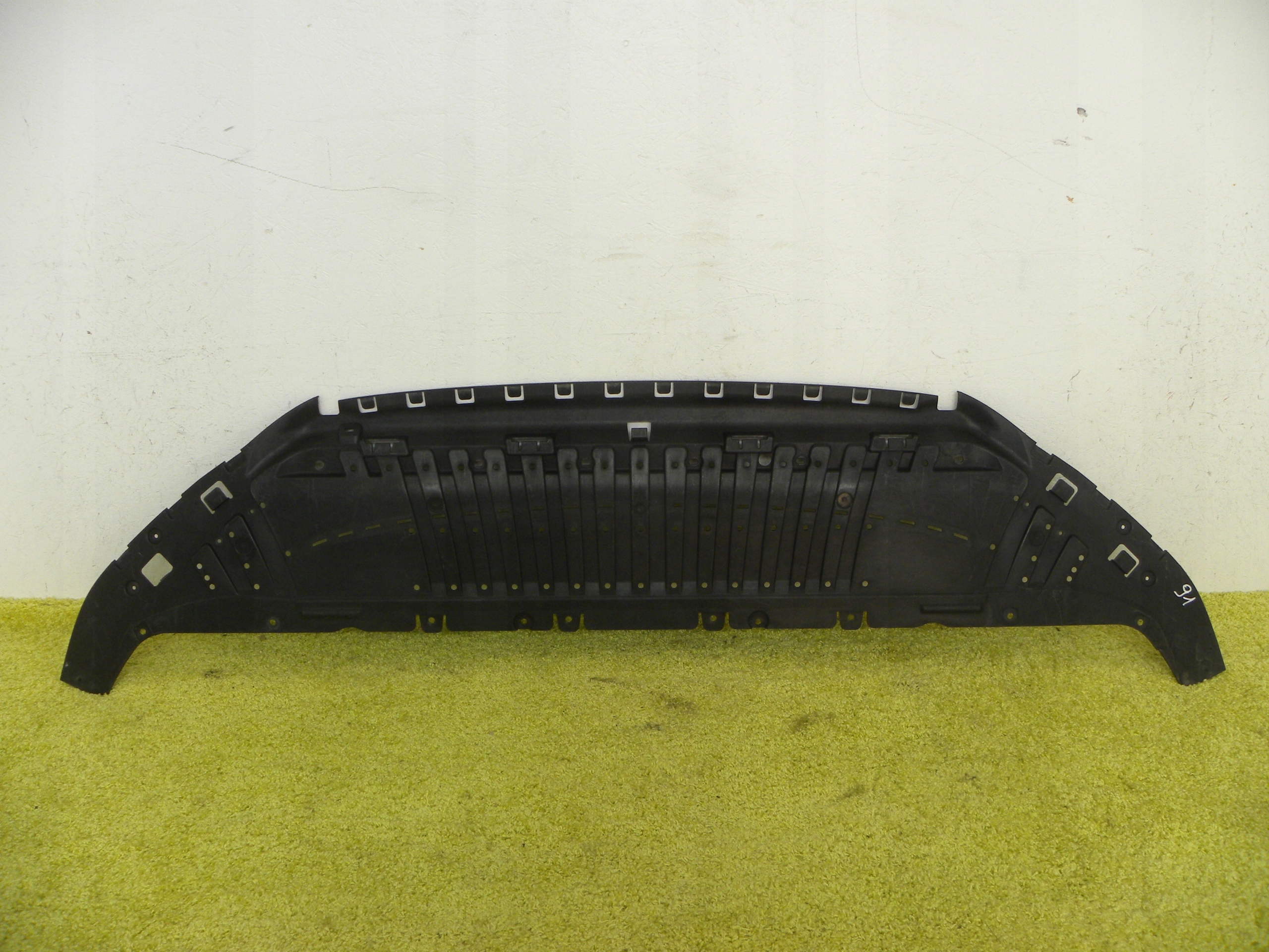 4N0807611C - Пластина капота Audi A8 D5 4N 18-