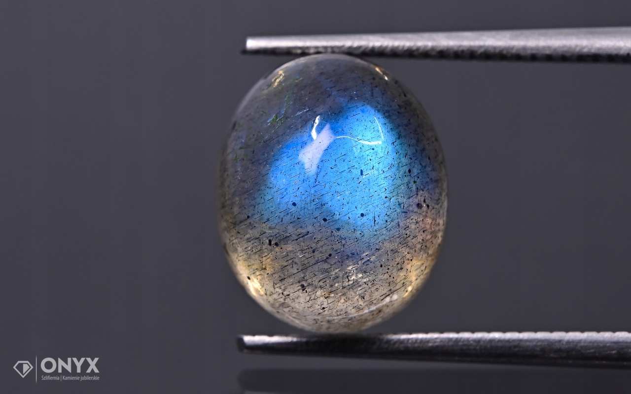 Labradorit kabošon A ovál 11x9 mm