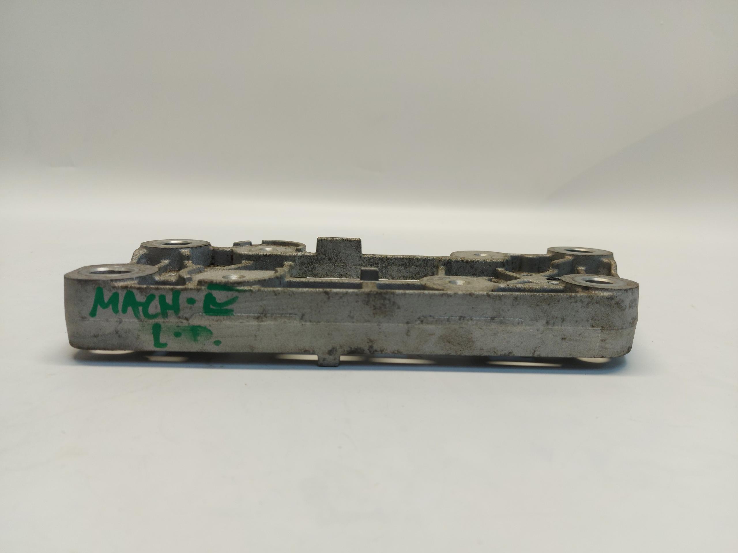 Ford MACH-E Support plaque Moteur Électrique Gauche LJ98-6A999-AD