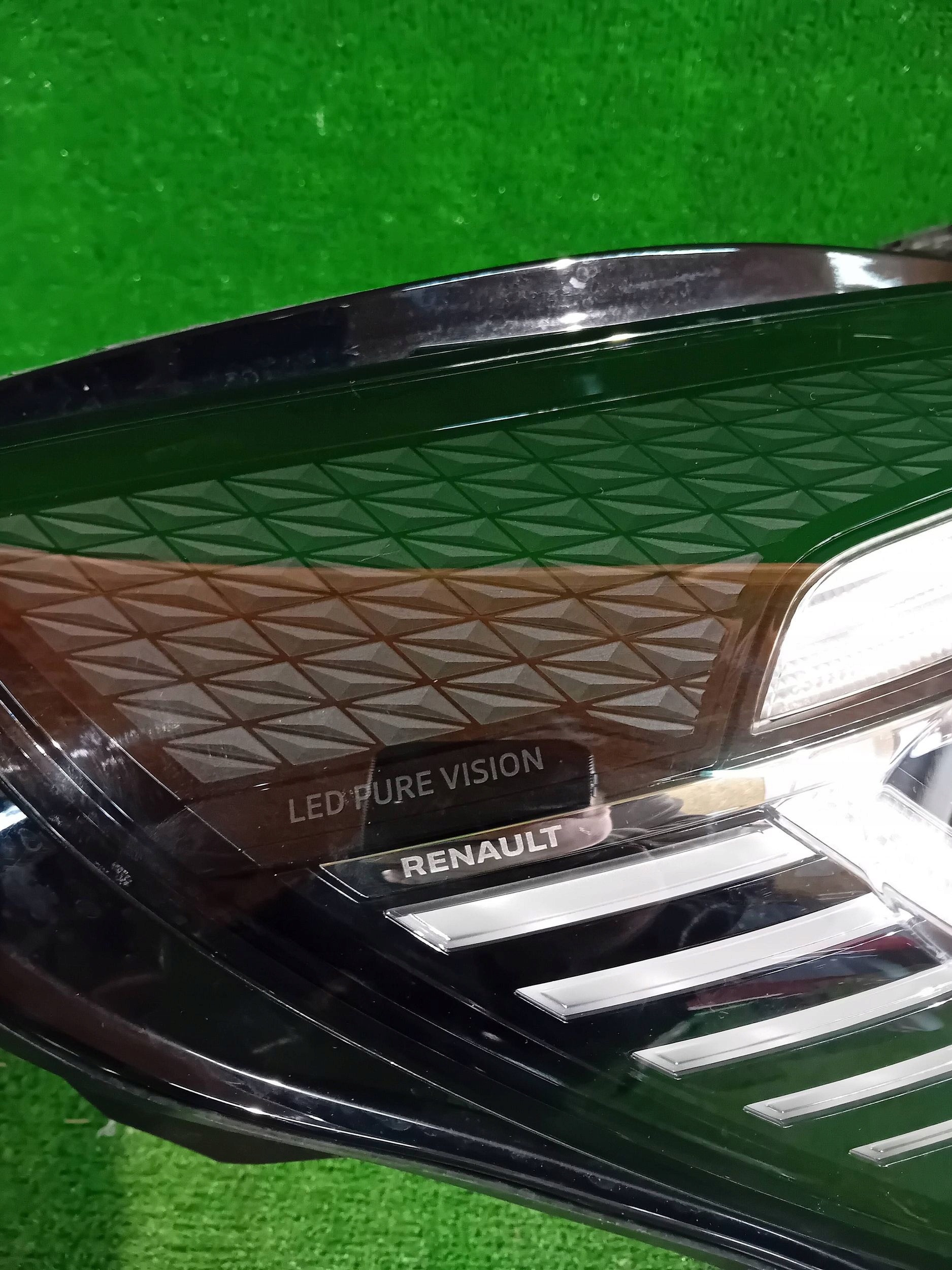 REFLEKTOR pravý předek RENAULT CAPTUR II 20- FULL LED NR.752