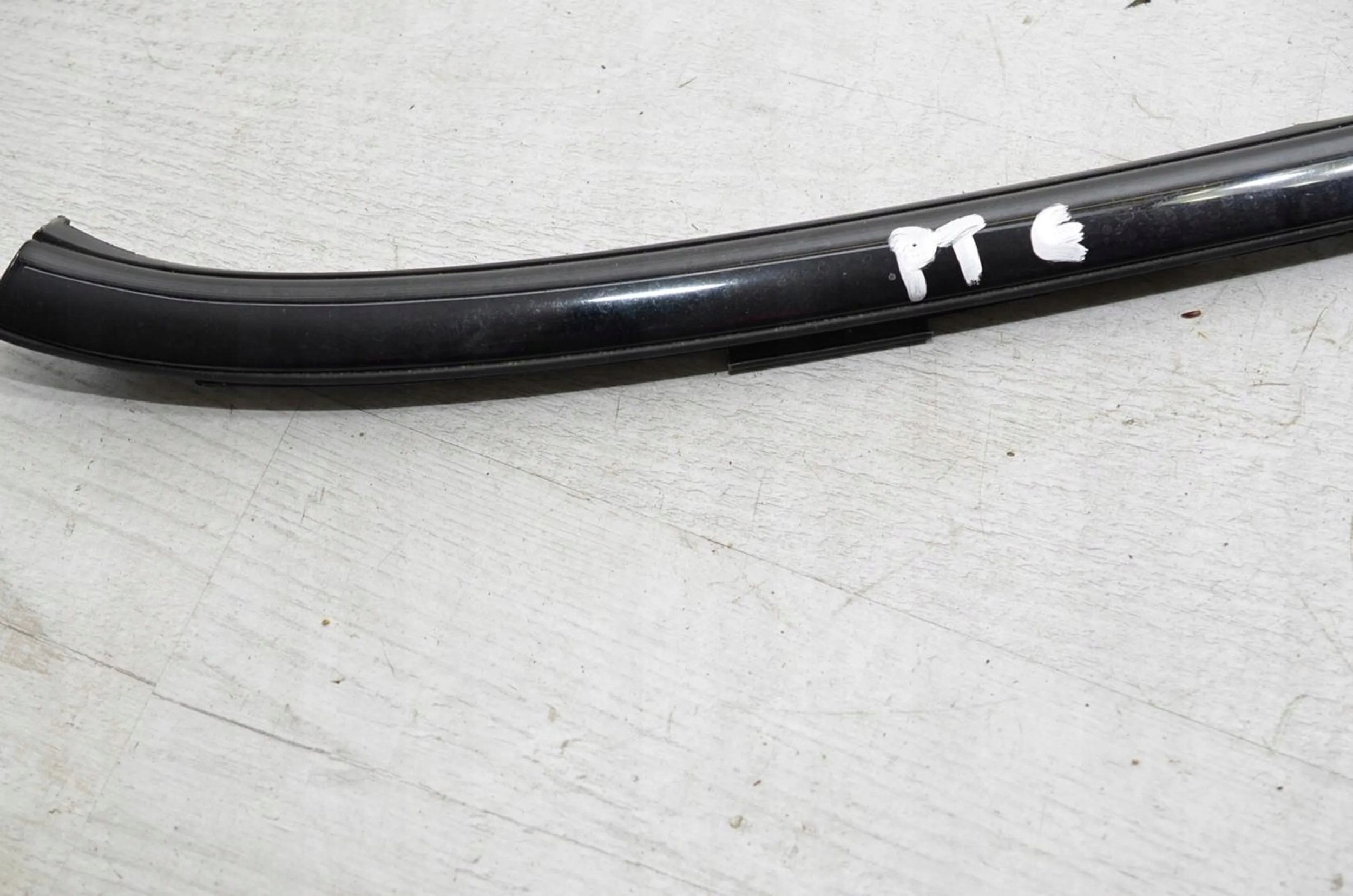 Alfa Romeo Giulia 2021 rear part side right moulding dust
