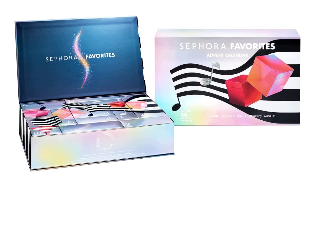 Адвент-календарь Sephora Favorites 2026, 24 средства: уход за лицом, макияж, волосы и ароматы
