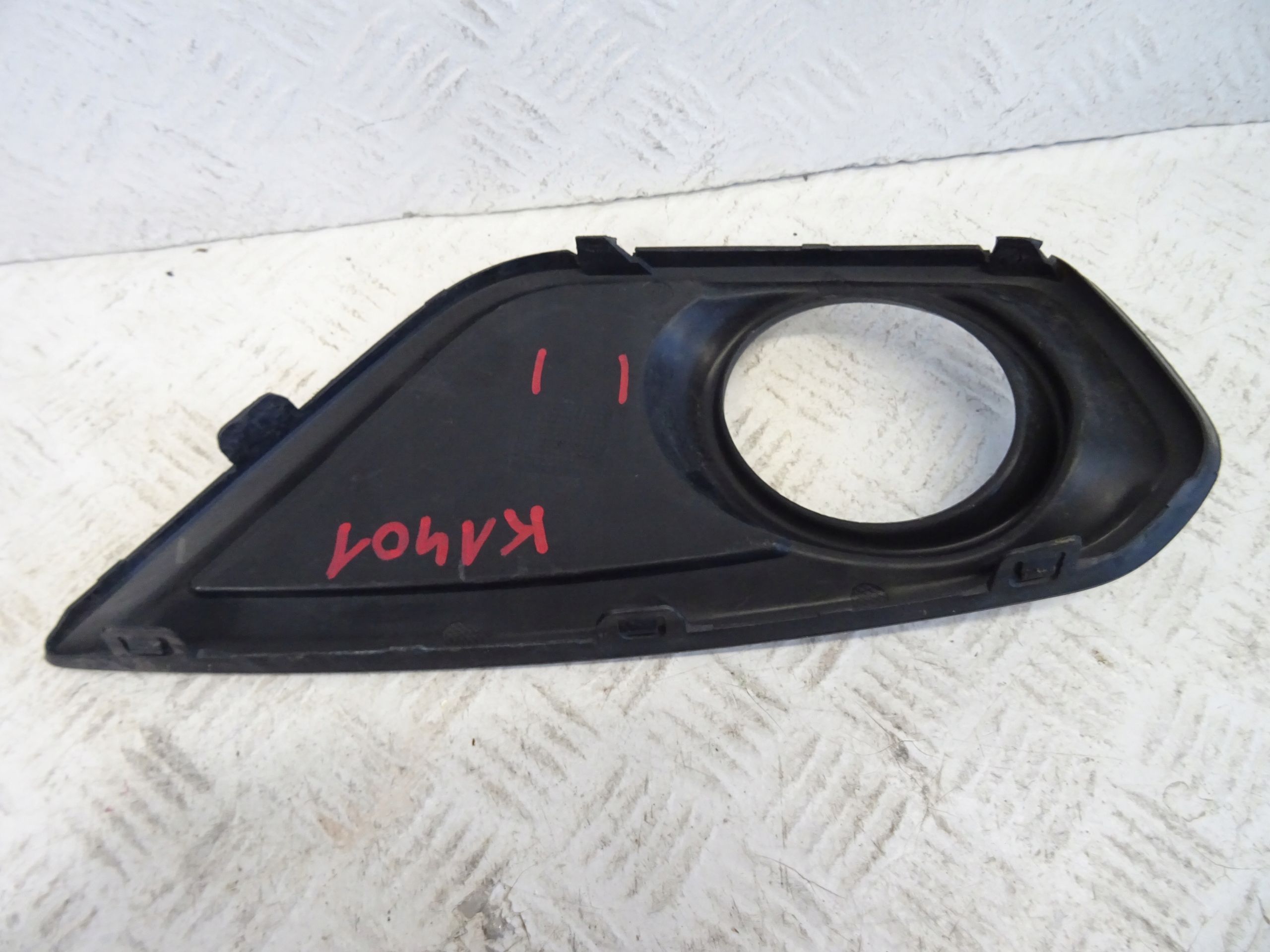 grid of a bumper front front right VOLVO C30 31298172