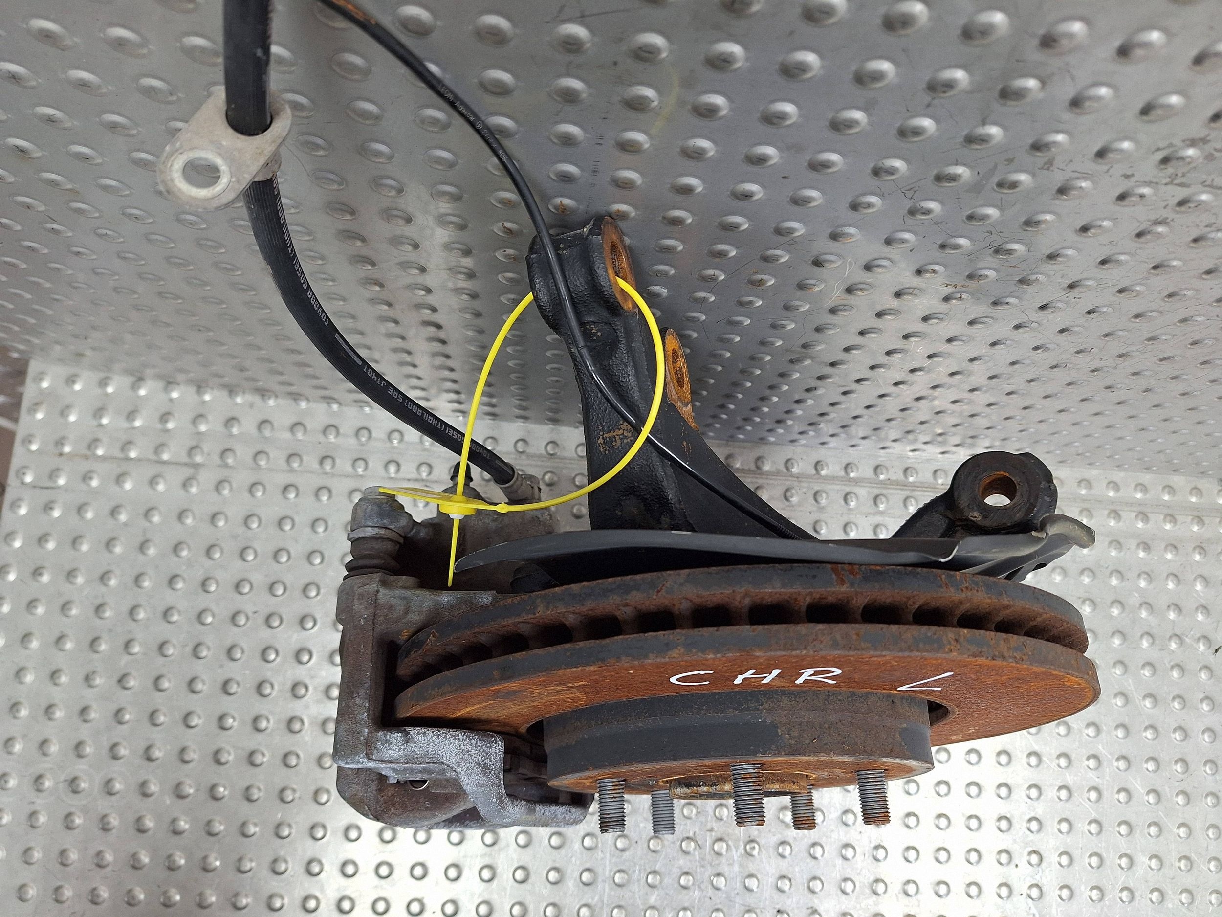 swing left front TOYOTA CHR and 16-23 caliper