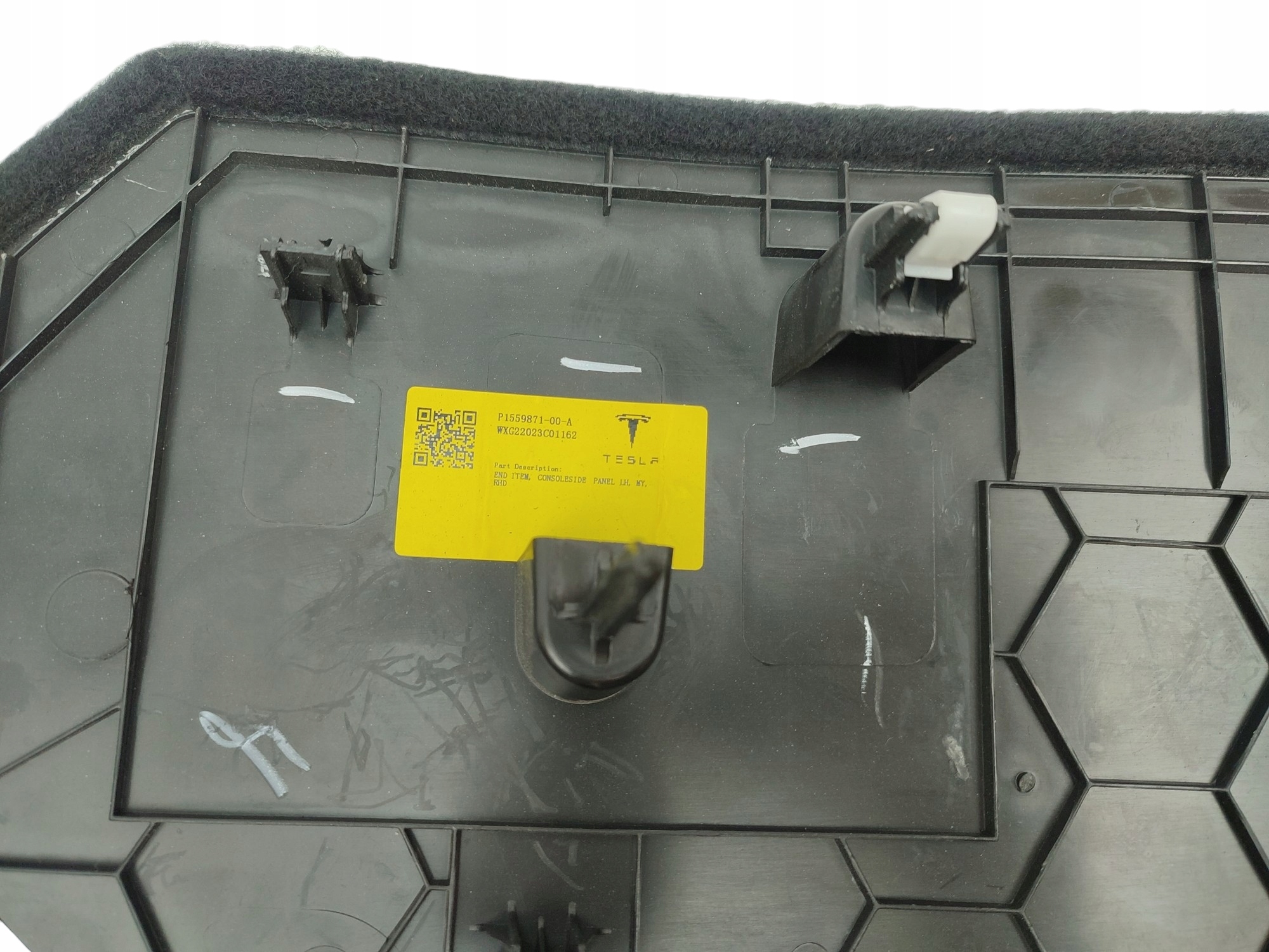 cover TUNELU consoles left front TESLA MODEL Y P1559871-00-A