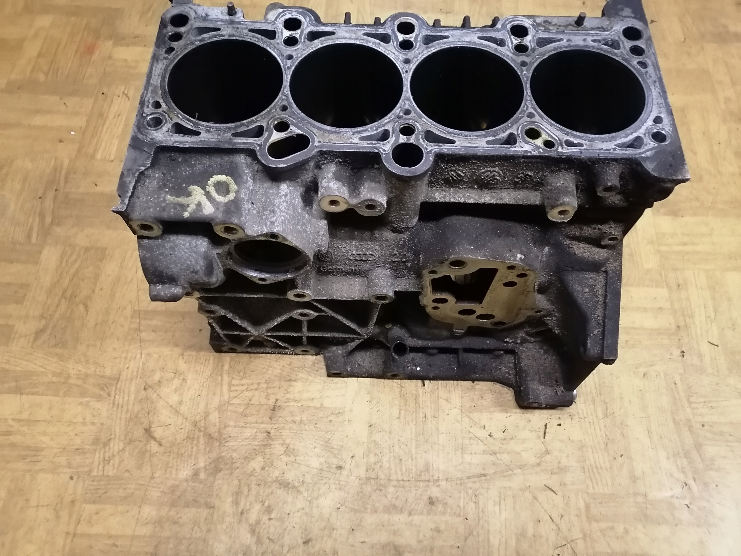 BLOK Motore VW GOLF V PASSAT B6 AUDI A3 R06D023A